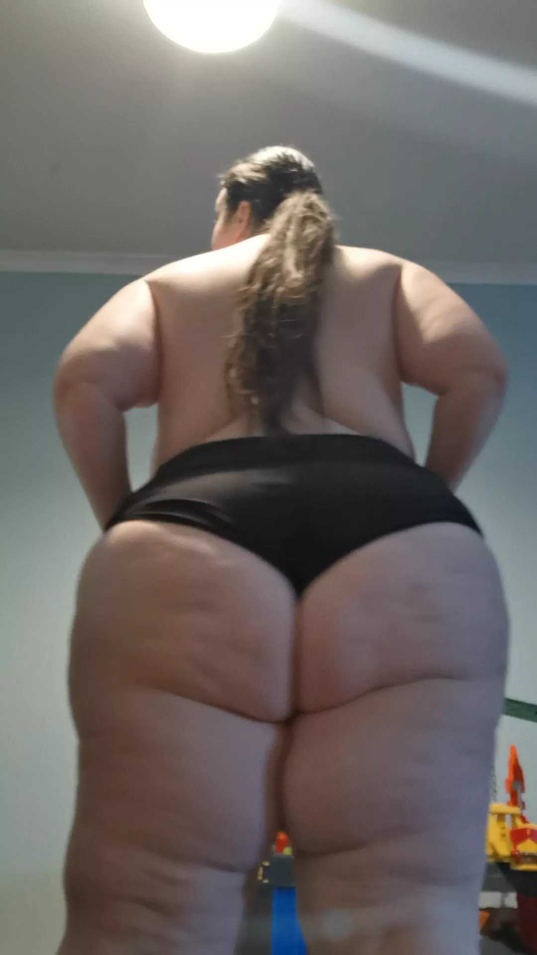 looking to worship a ssbbw this weekend look no further.. 😜