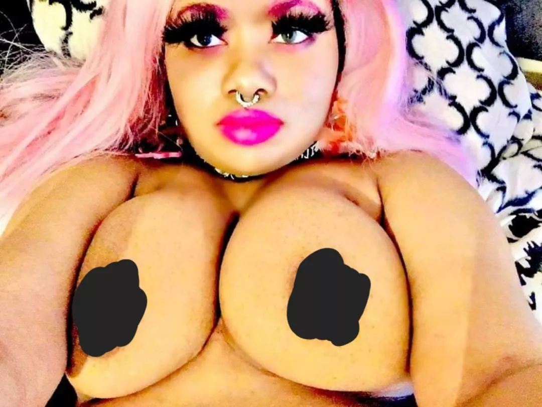 love being a bimbo.🥰