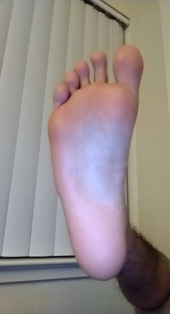 Love watching guys cum to my feet