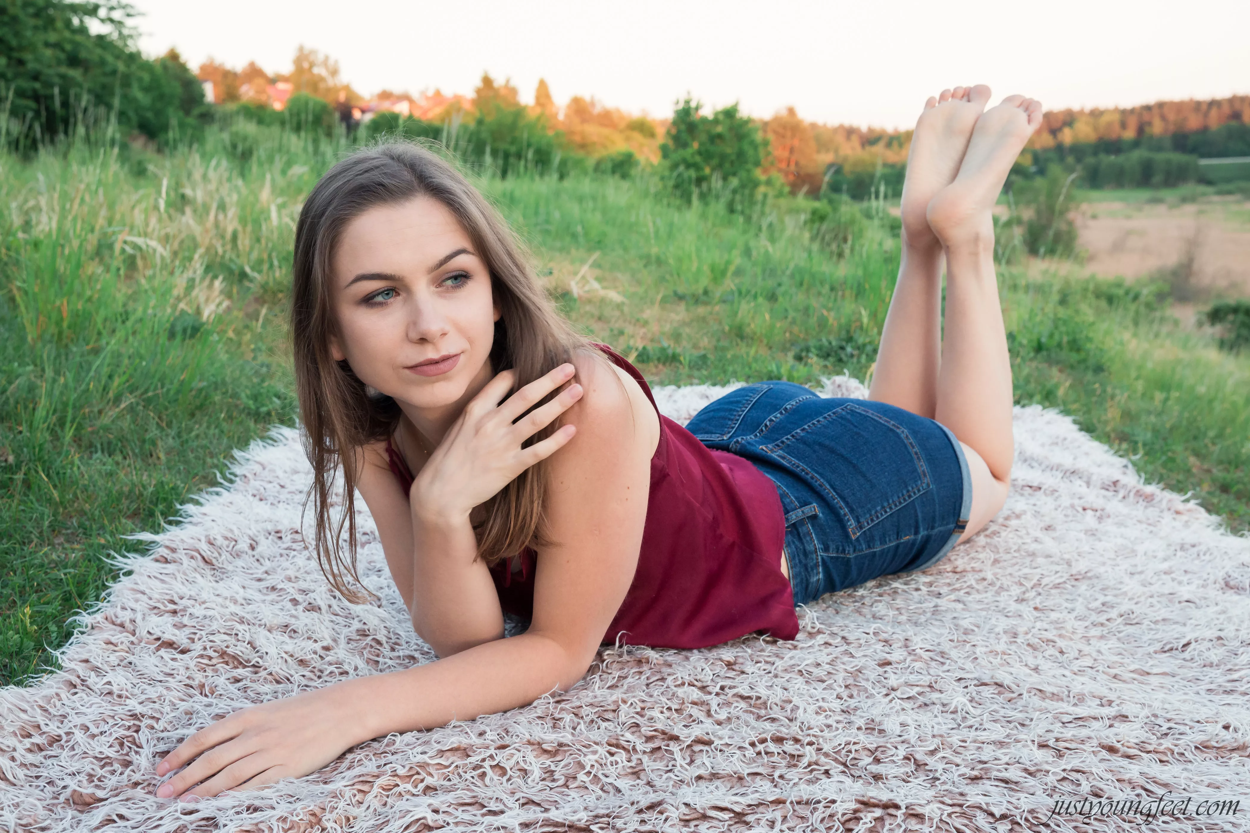 Lovely outdoor times barefoot ❤️