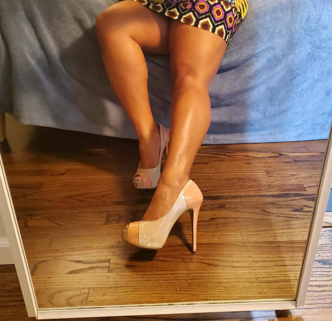 Loving my legs in this outfit!