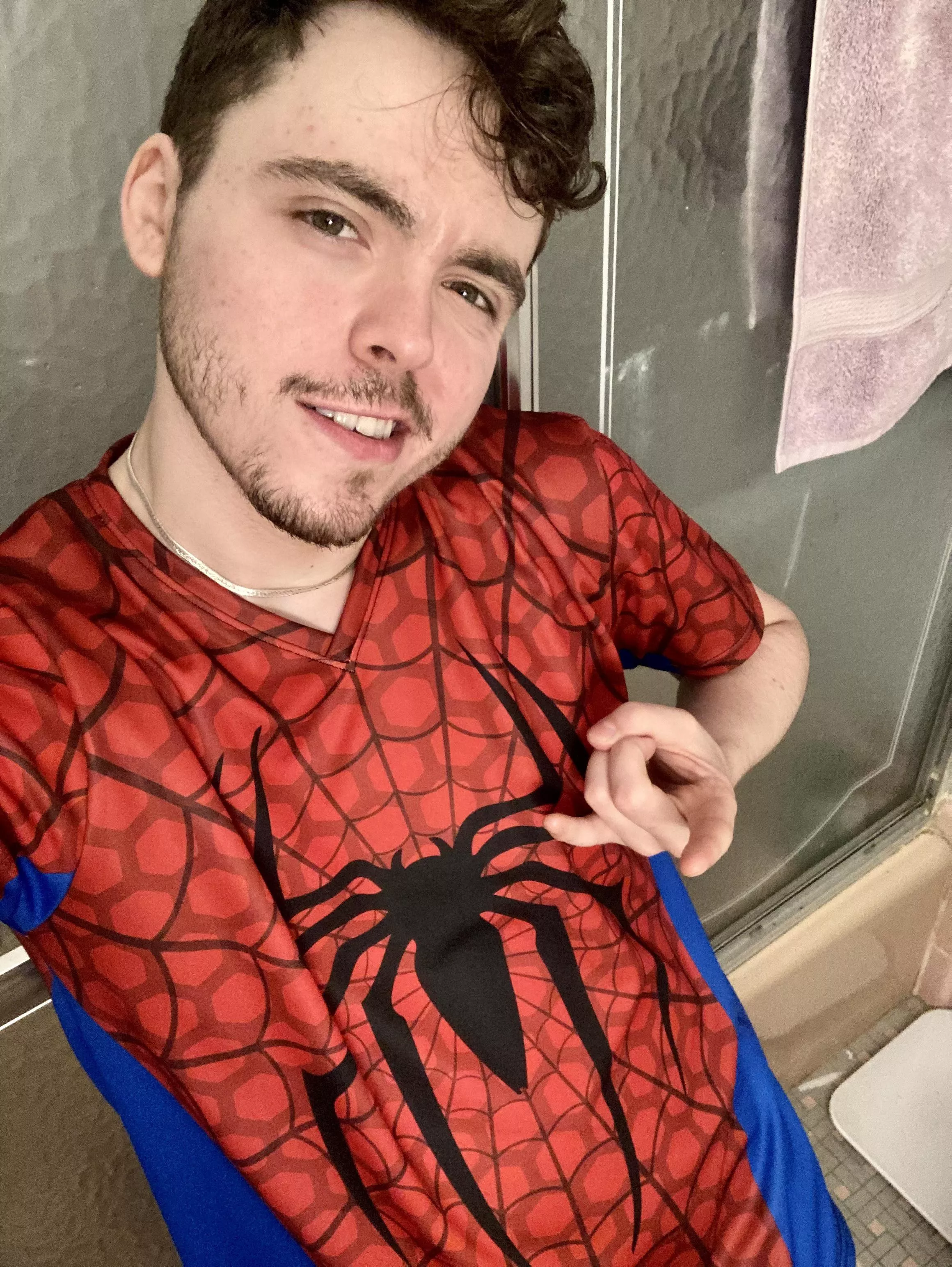 Loving my new spiderman themed bowling shirt 🕸🕷❤️