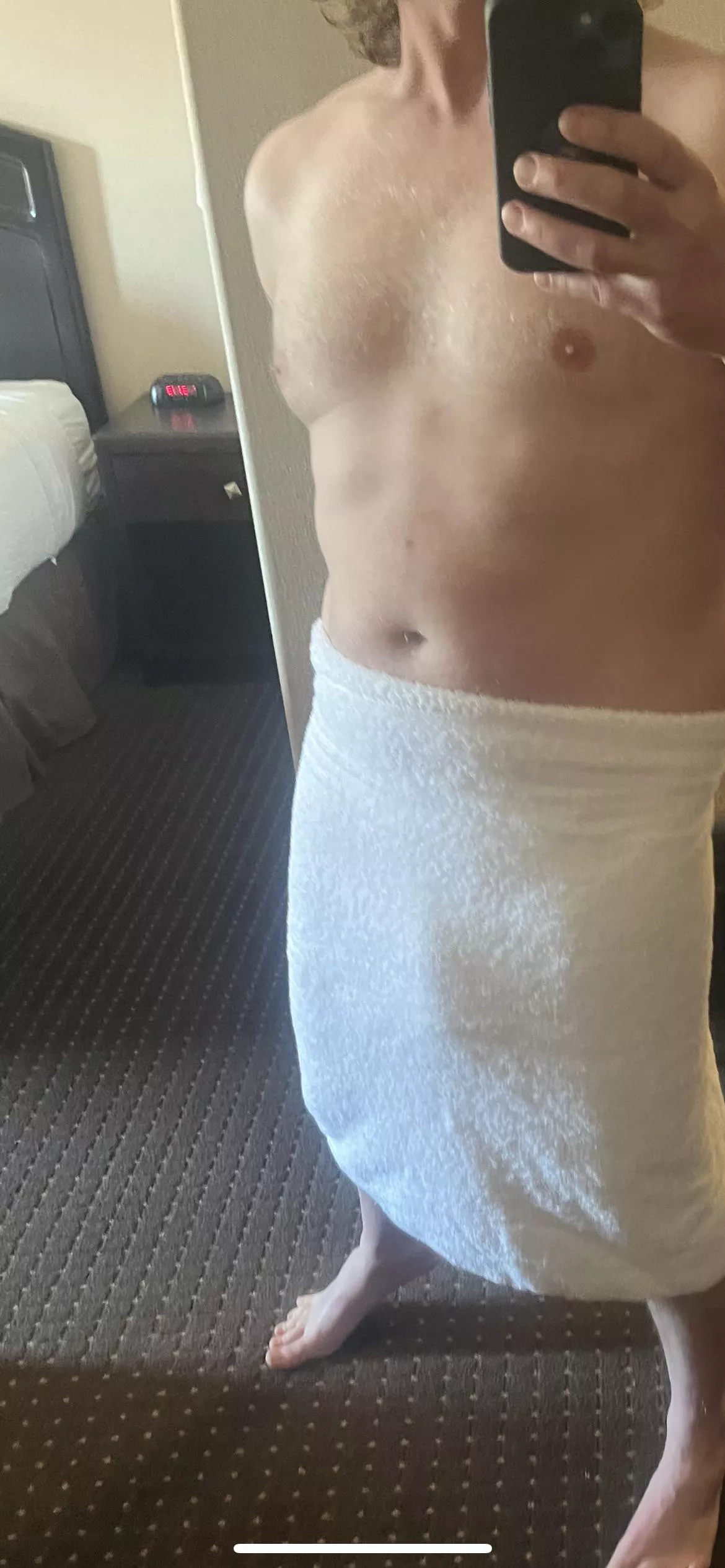 (M) 39 visiting and with any luck hosting in the Red Deer area this weekend at my hotel. Super easy going, clean cut and good fun.