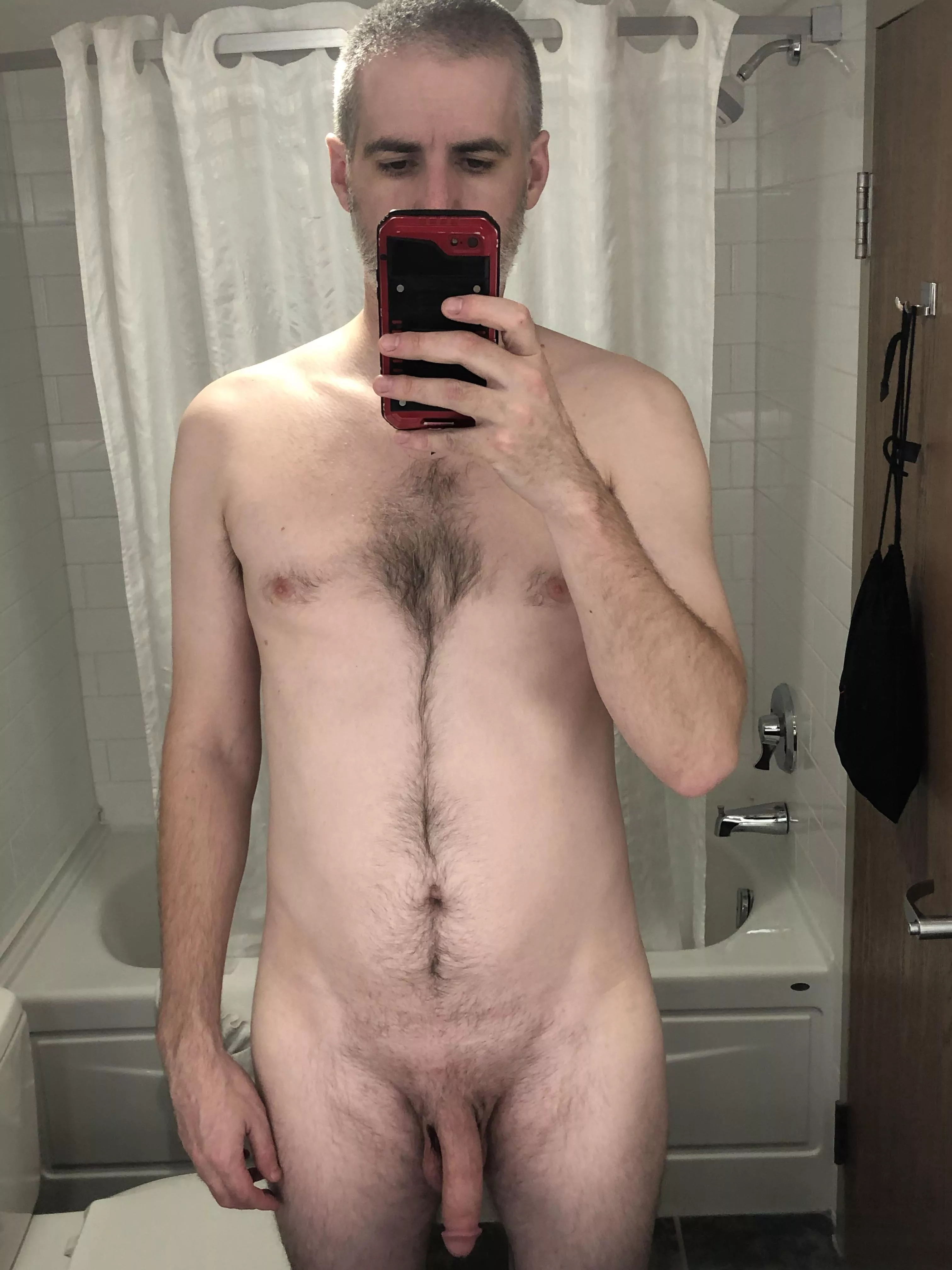 M 40, 6â€™6â€, 190