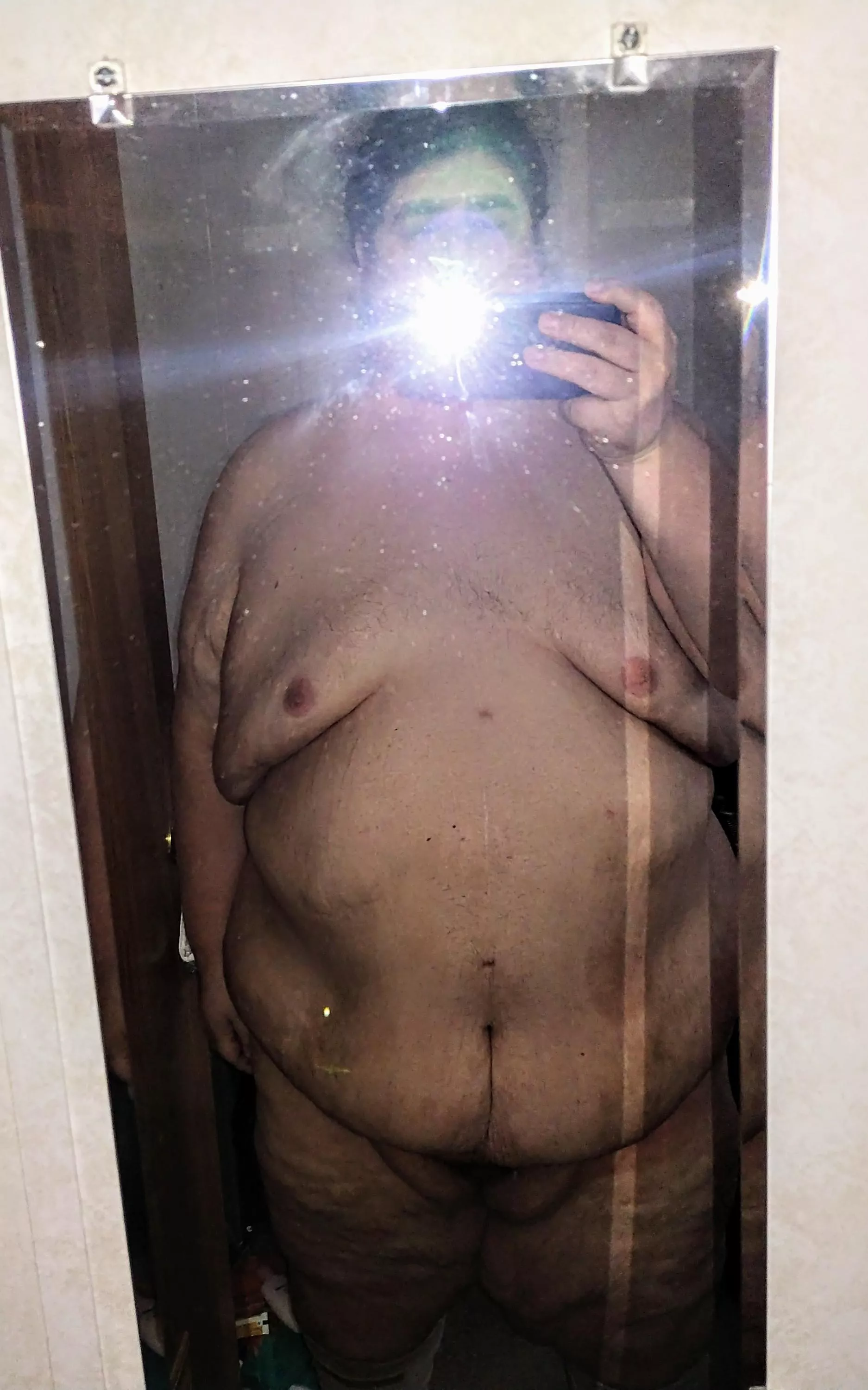 M 45 6ft2 460lbs big guys need love too