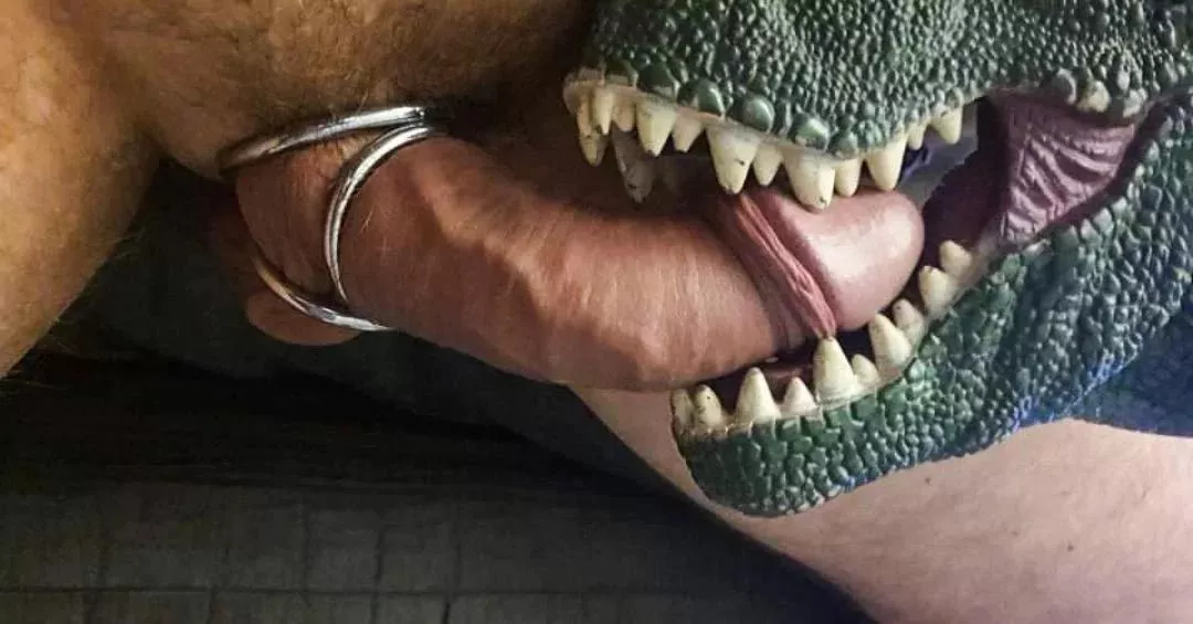 (M) 45. Cock o soreass putting the choke on T Rex