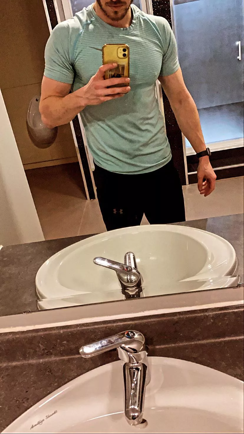 [M] anyone wwnt to workout with me? ðŸ˜‰