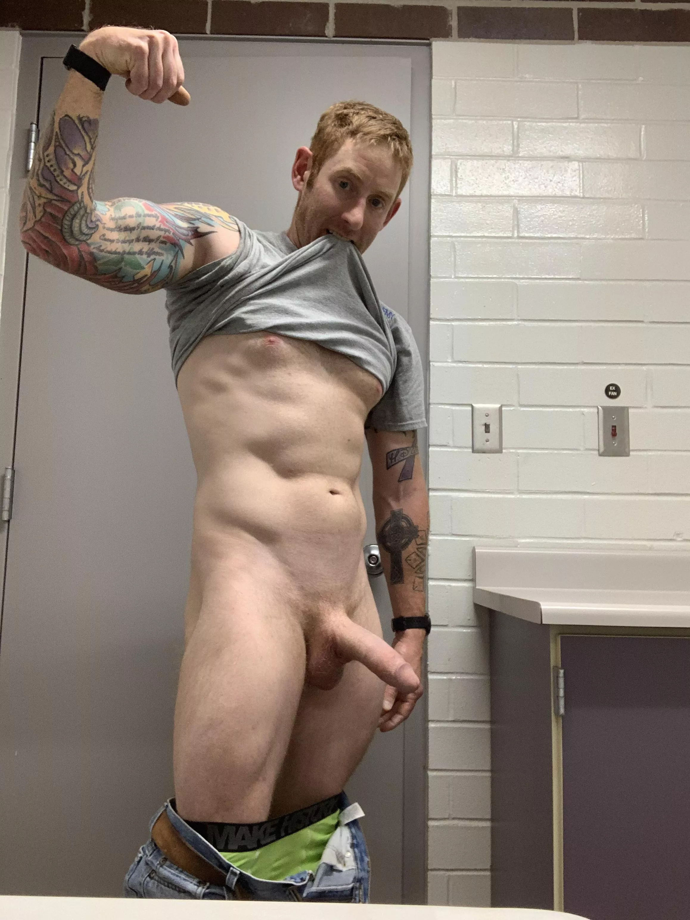 (M) Feeling my workout progress. But got to get ready for the open workout tonight. Any of you ladies want to give me a hand. Shoot me a message