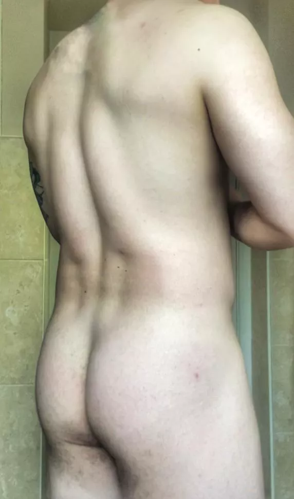 [M] One guess each, what do you think my favourite body part to train is? The photo might be a hint and winners might get a prize ðŸ˜‰