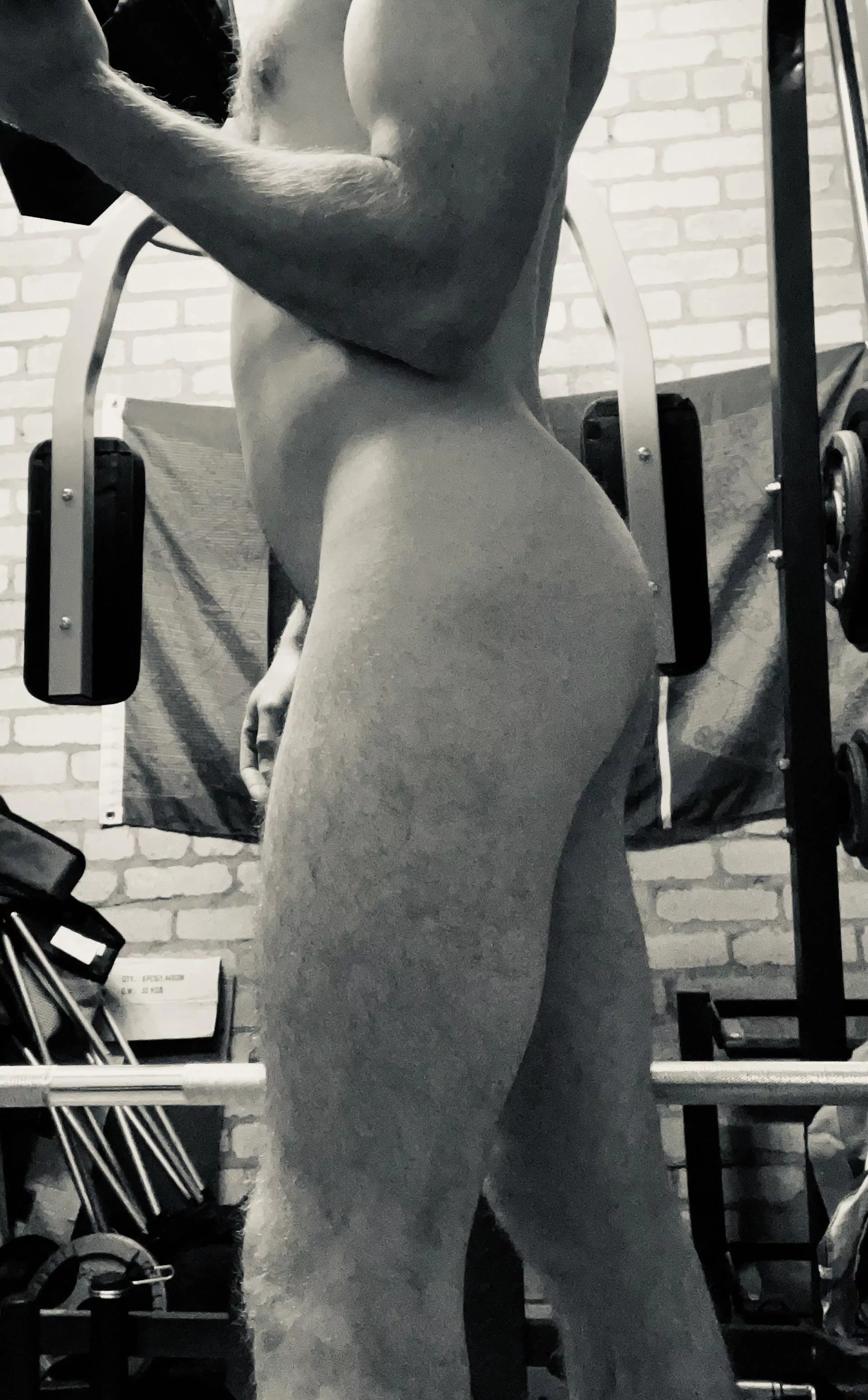 (M) who likes my ass after a leg/bum workout? 😉