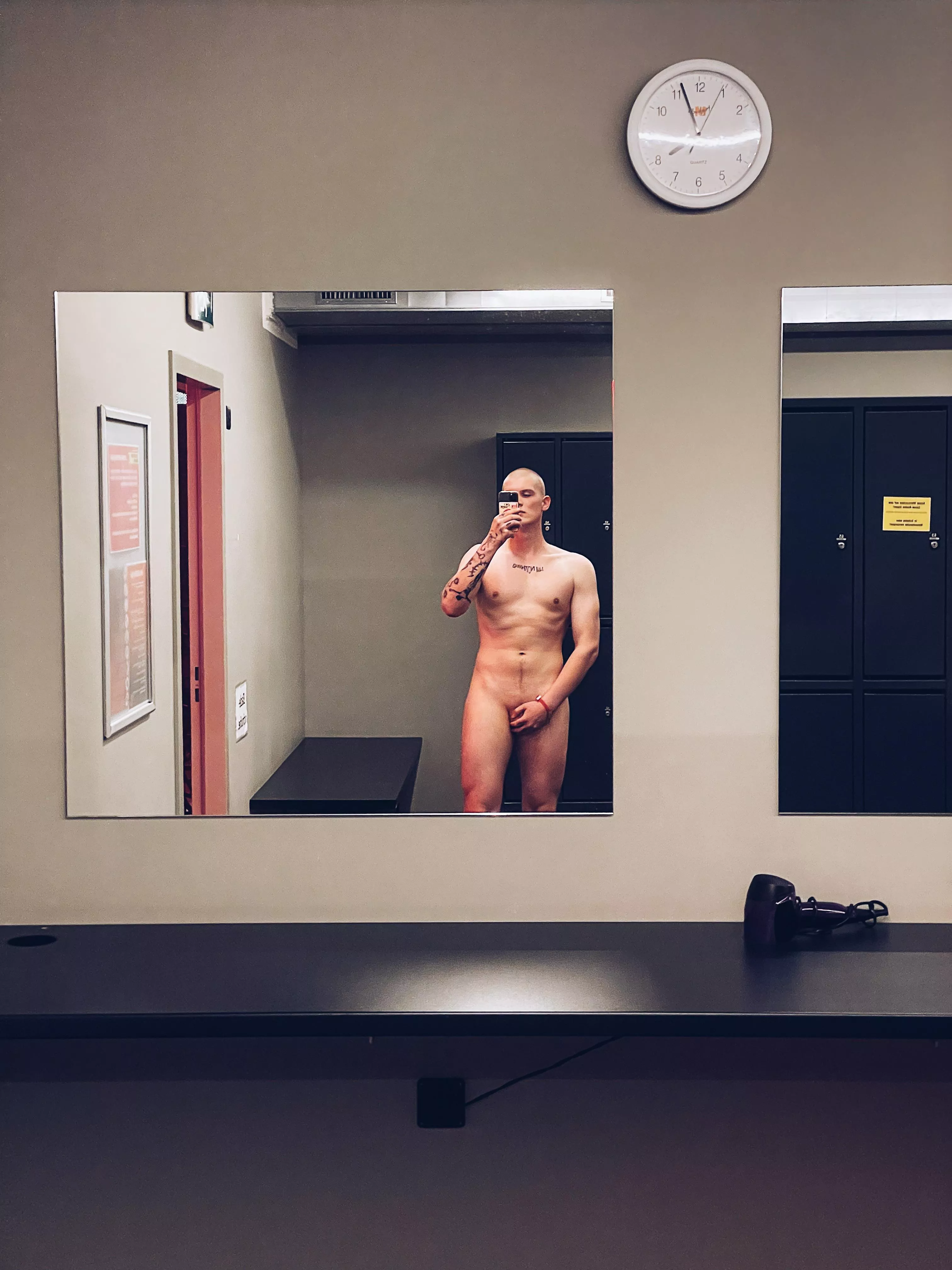 M/24 chilling in the spa locker room.