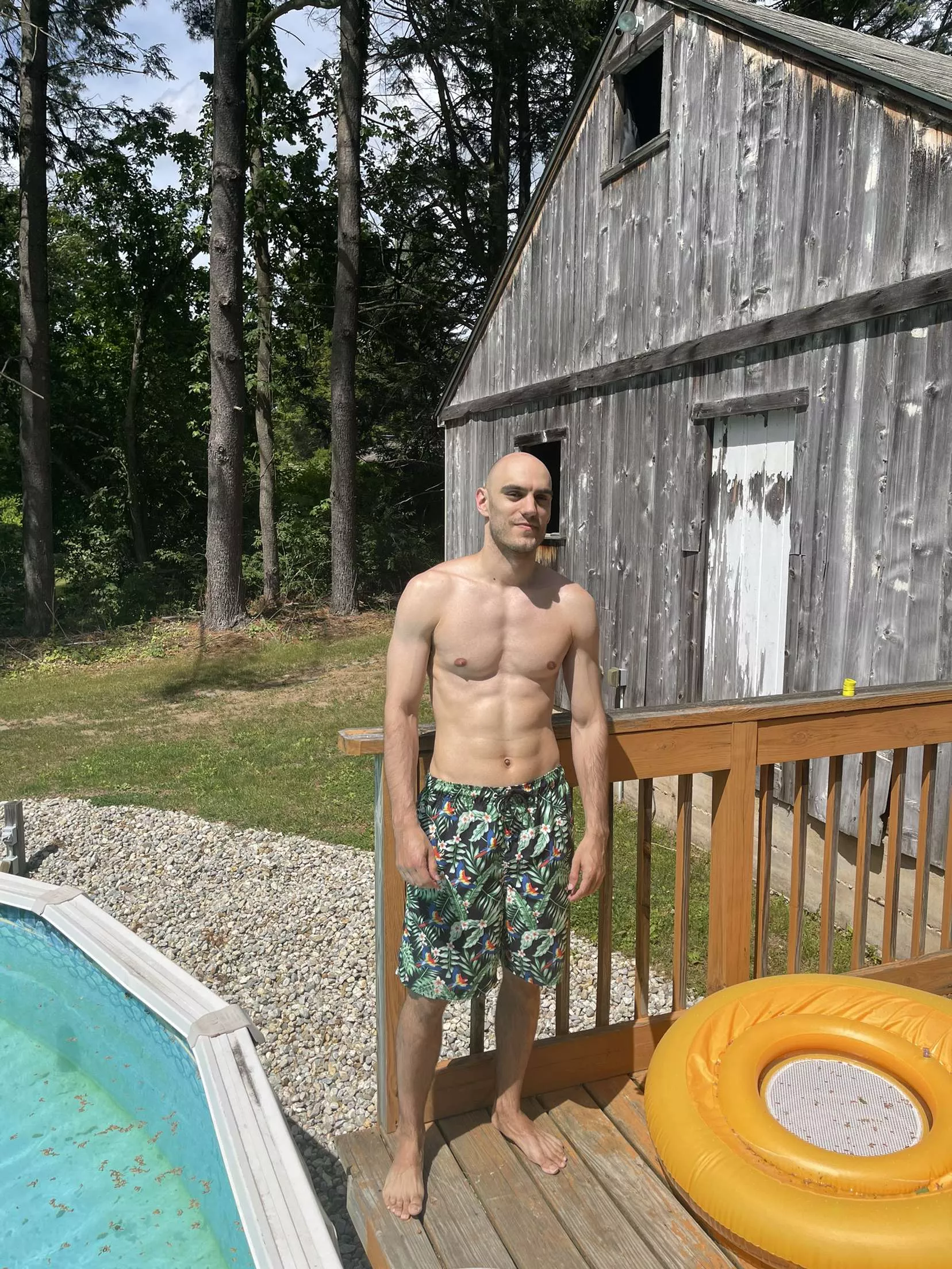 M32 by the pool, how do I look?