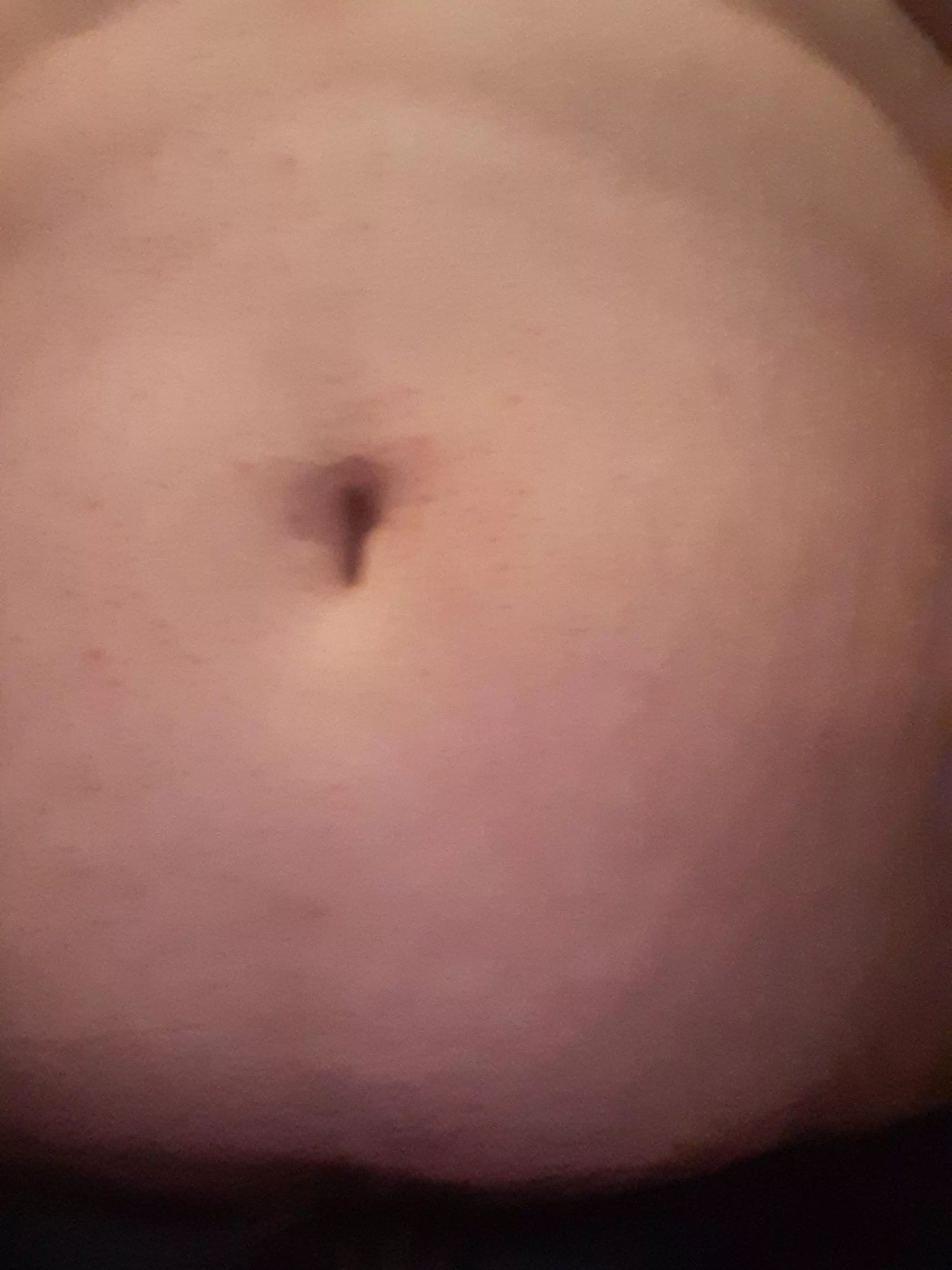 (Male) any ladies wanna talk about belly buttons