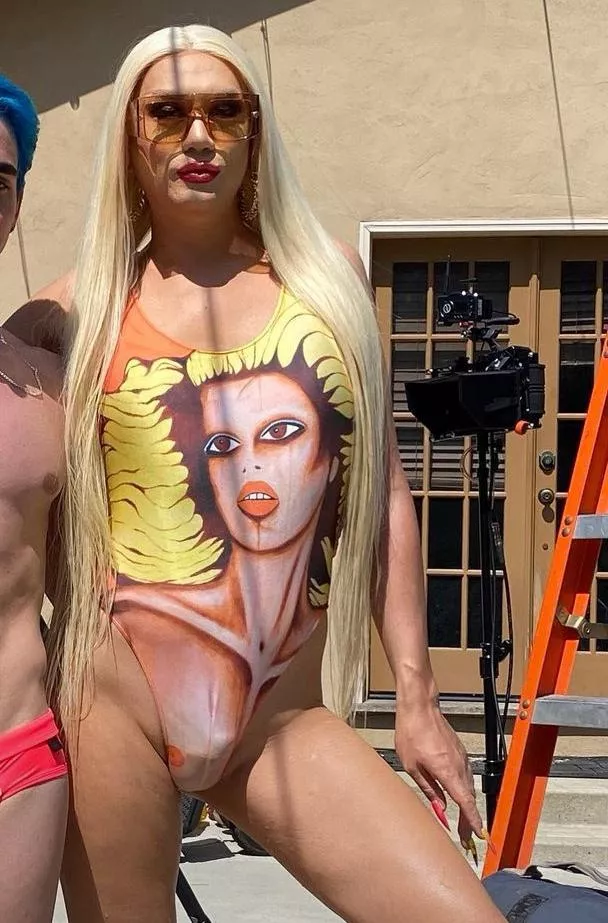 Manila dick print on her friends ig