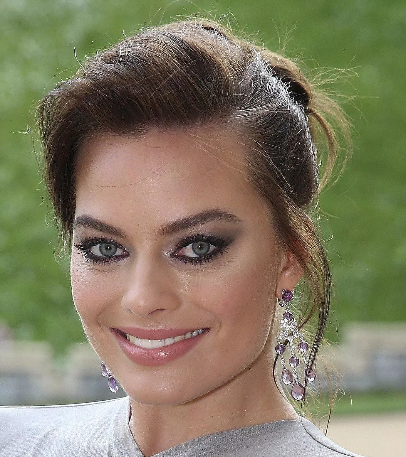 Margot Robbie with brown hair.