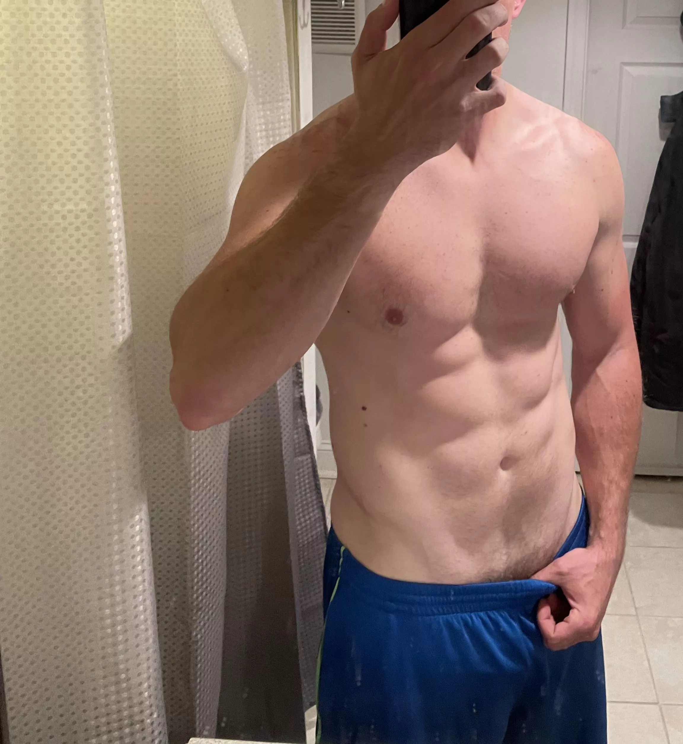 [M]ay need to start making use of the gym mirrors for selfies