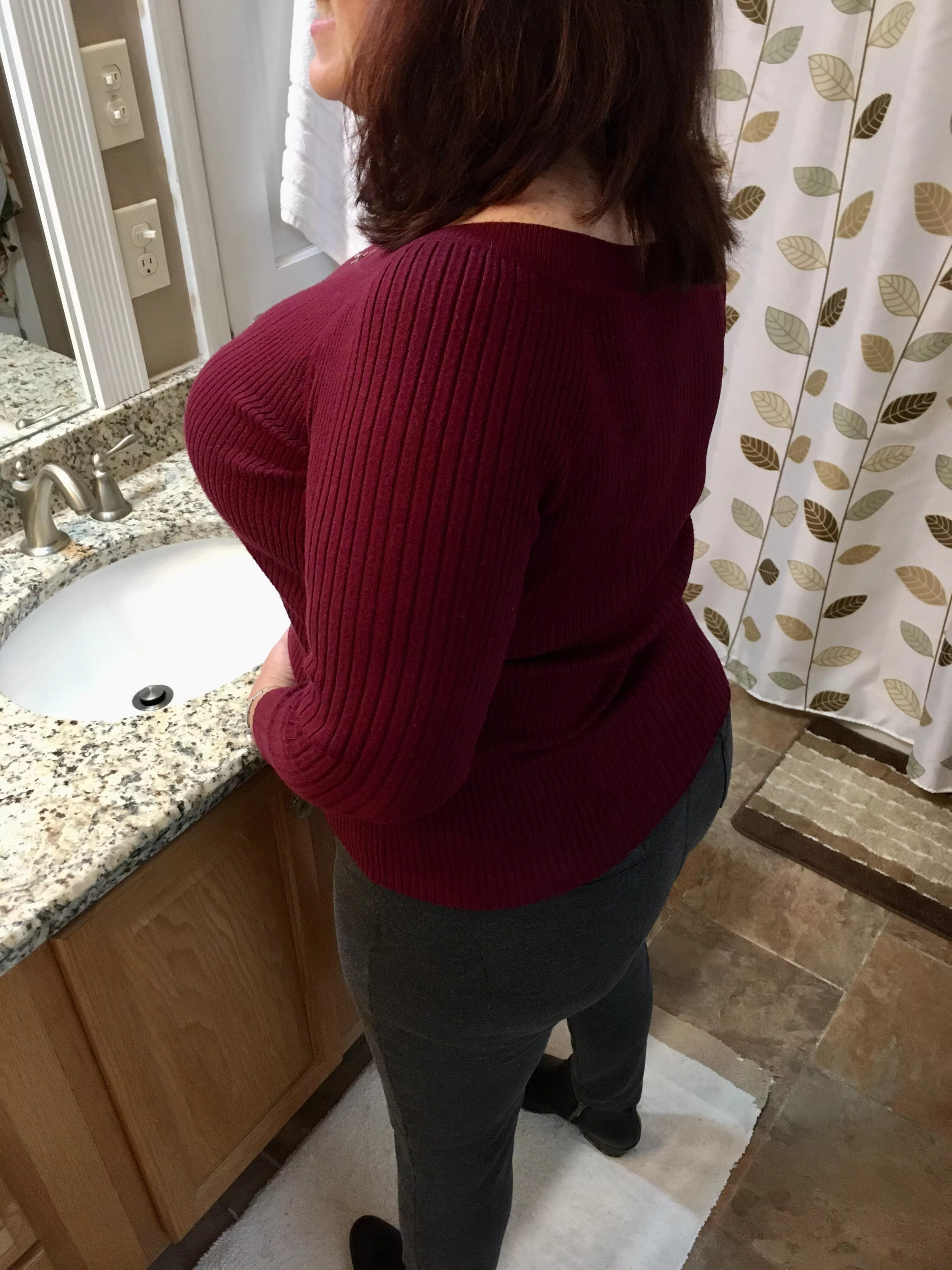 Maybe I was a little too curvy for church this morning. (F) 😈❤️