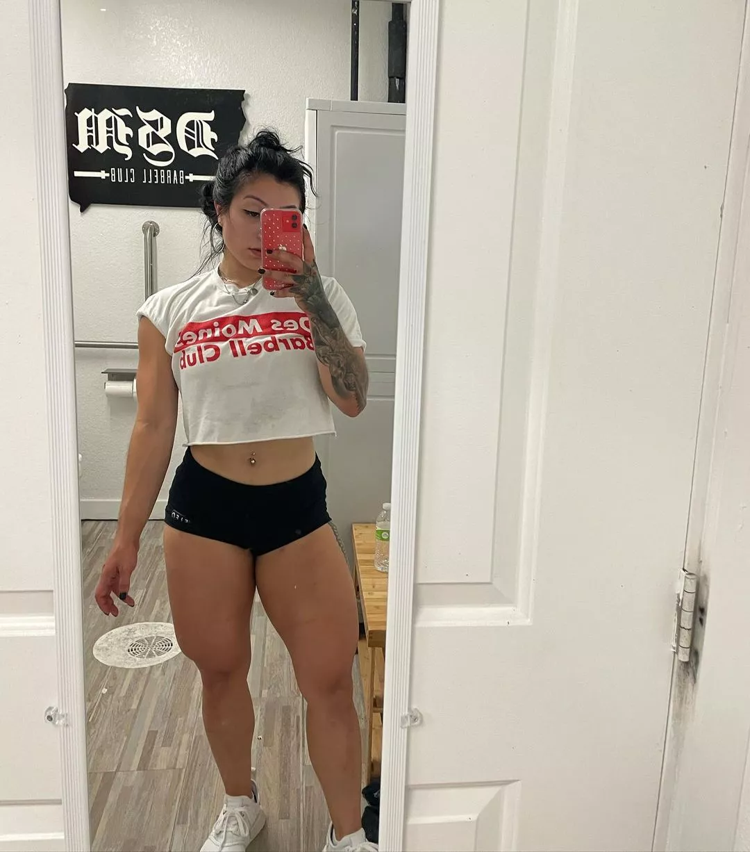 @megustachickenlegs (thickfit)