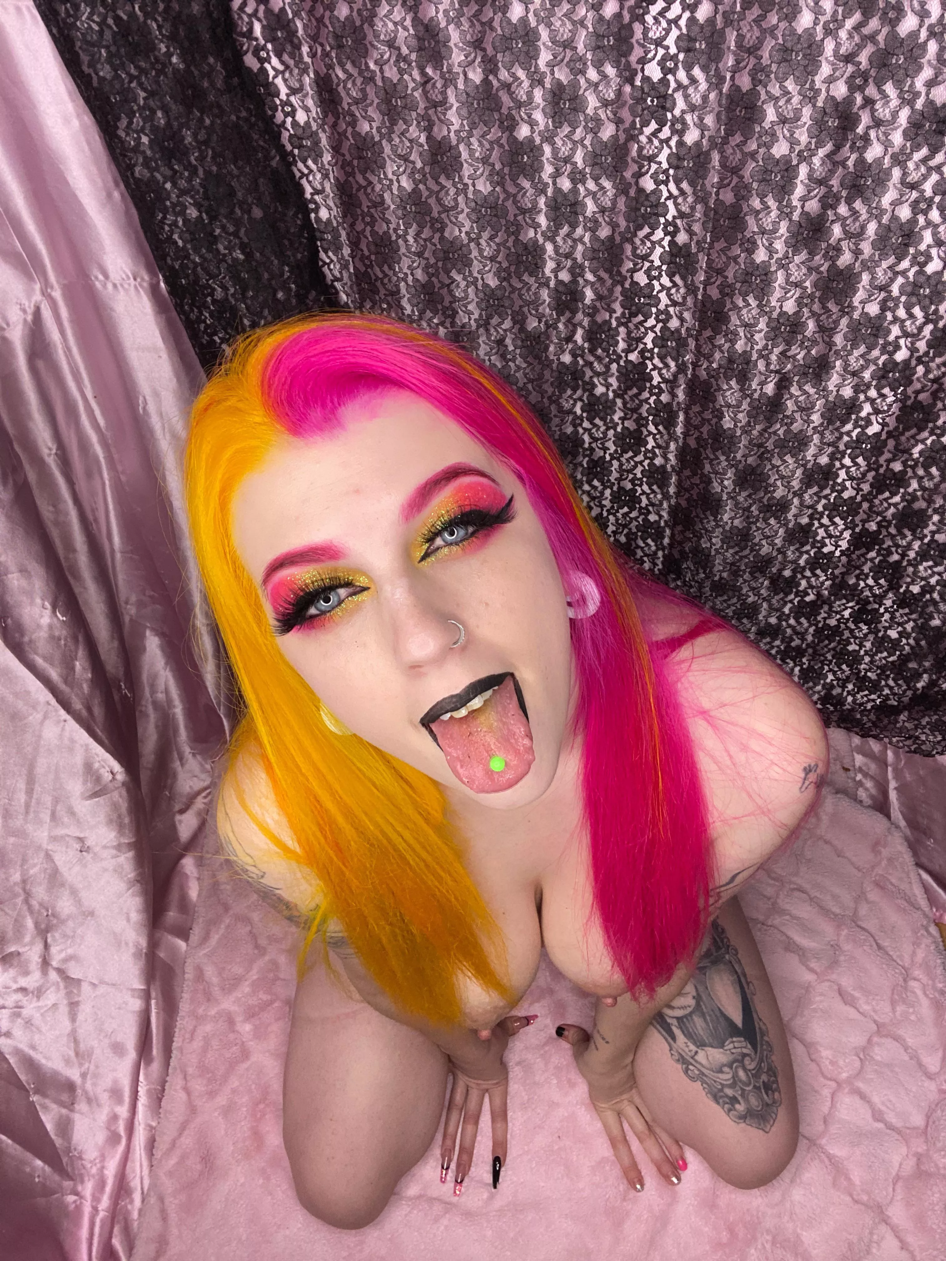 Mess up my makeup with your cum please 🥺