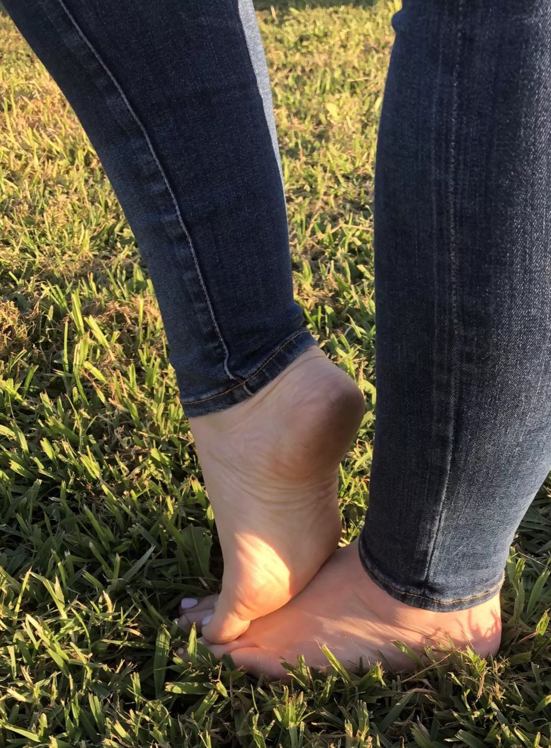 Message me if my wifeâ€™s sexy little feet turn you on! ðŸ¥µ