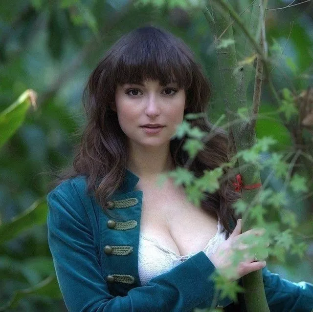 Milana Vayntrub