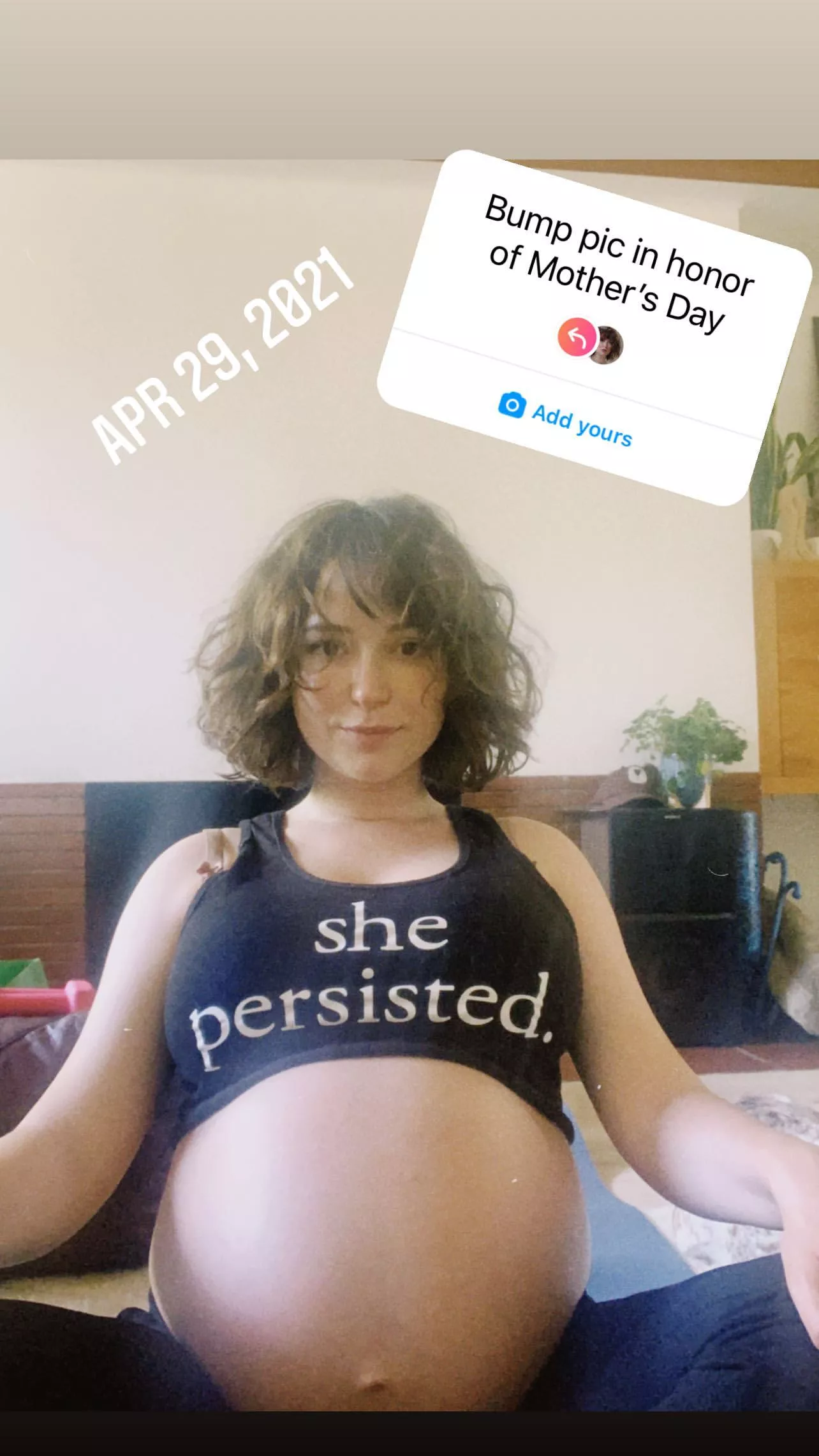 Milana Vayntrub, pregnant and persistent