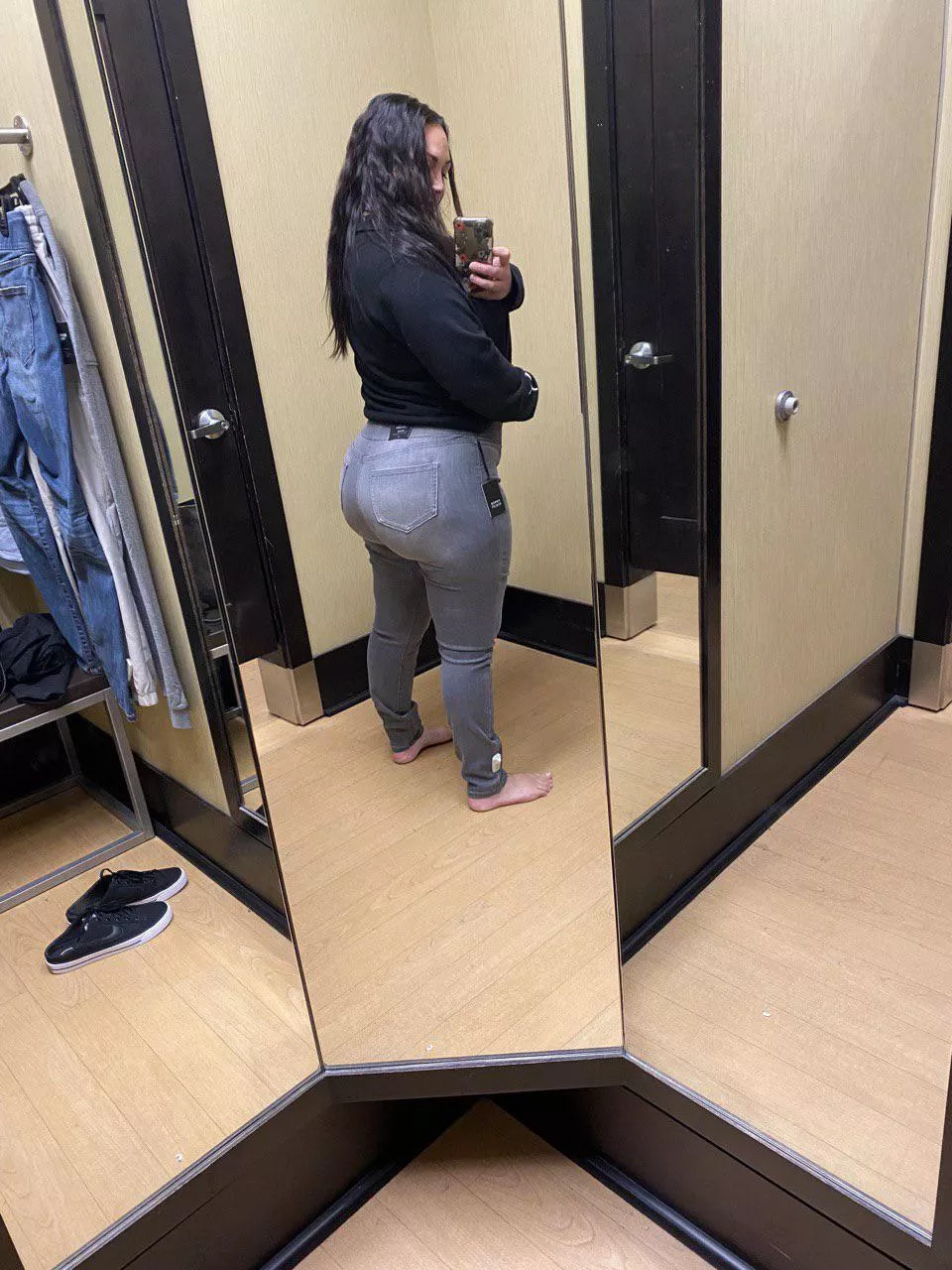 MILF booty in jeans