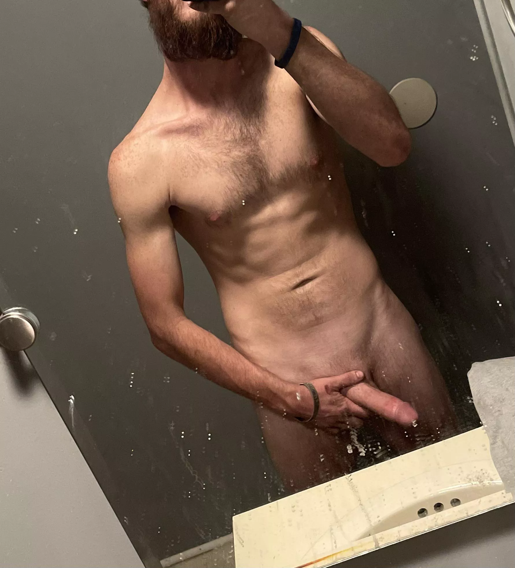 Mind the dirty mirror but upvote and dm if you wanna see me cum😏💦