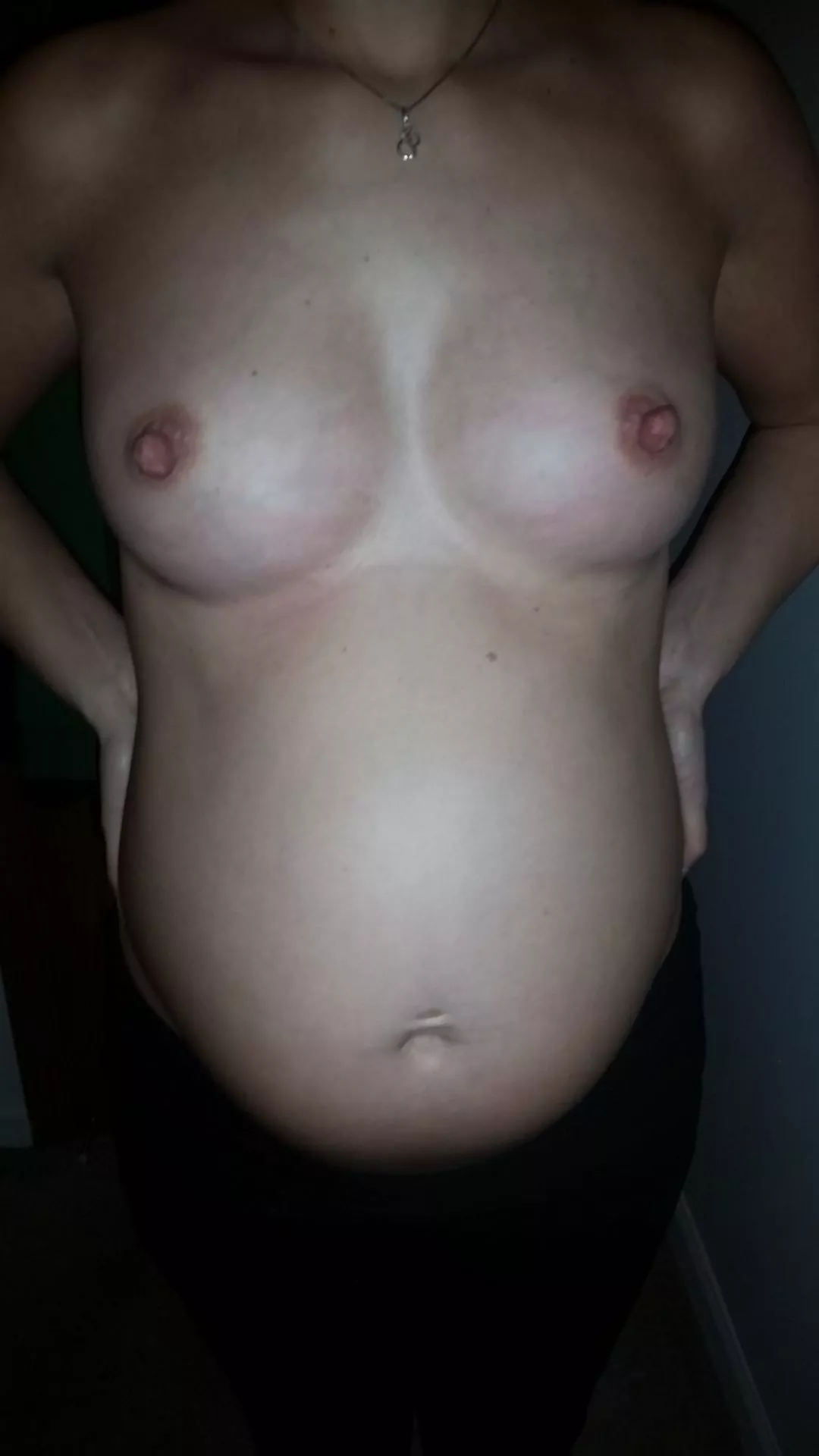 miss this pregnant body... mommy if 3, 40 yo now... looking for other sexy mommy's. kik seanluvsu2