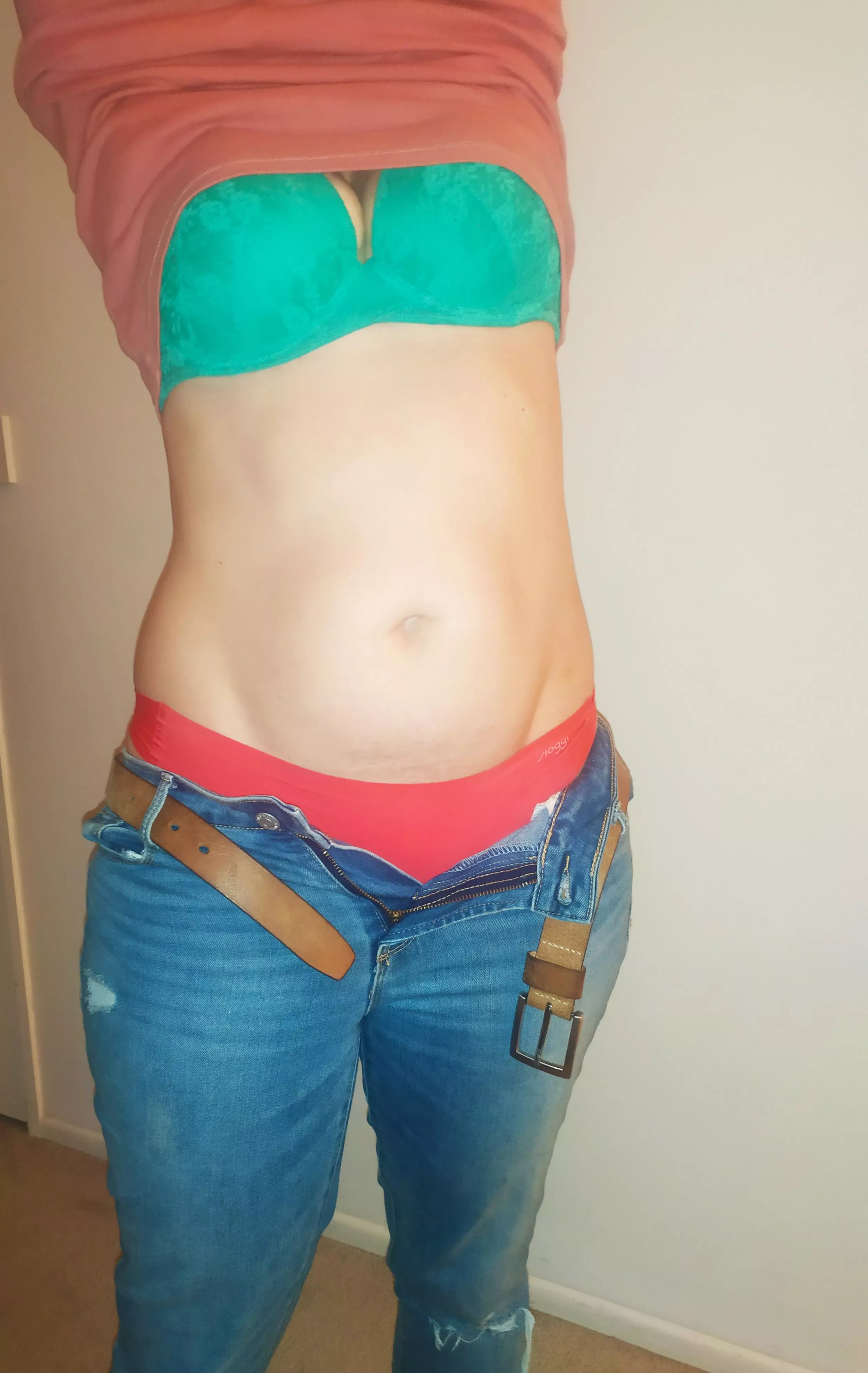 mom of 5 [f] before it gets to wild