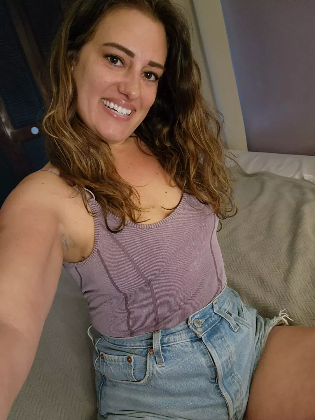 mombod in mom jeans.