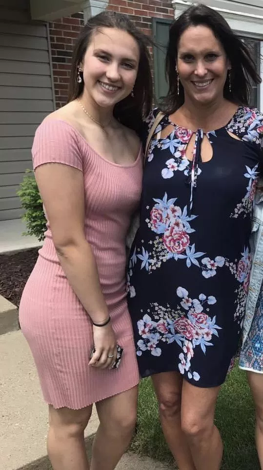 Mommy or her curvy daughter