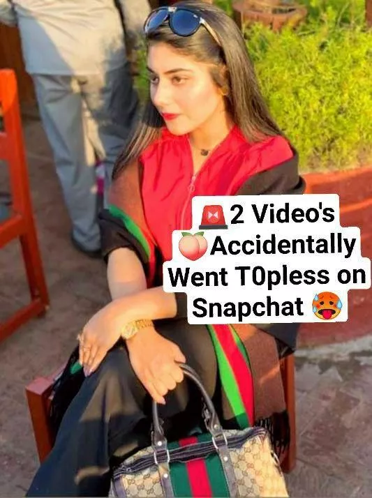 🥵Most Demanded Viral GF Accidentally Posted Her Video's on Snapchat showing & Pressing her B00bs 