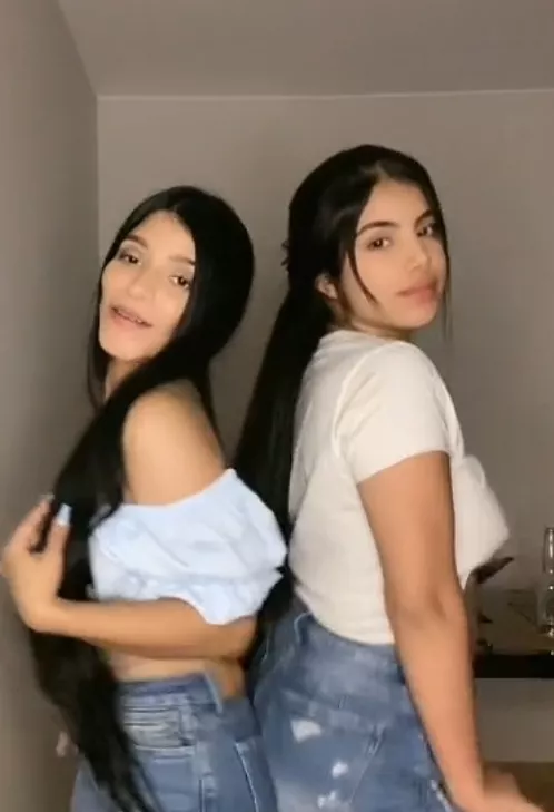 Mother or daughter? (dm)