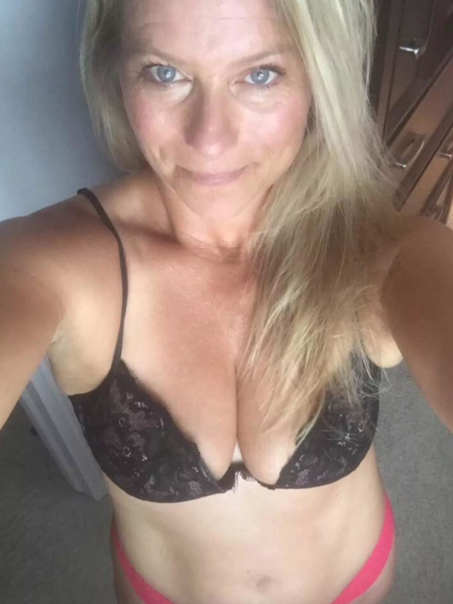 Motherâ€™s Day cum play with mommySnap mom_lolita