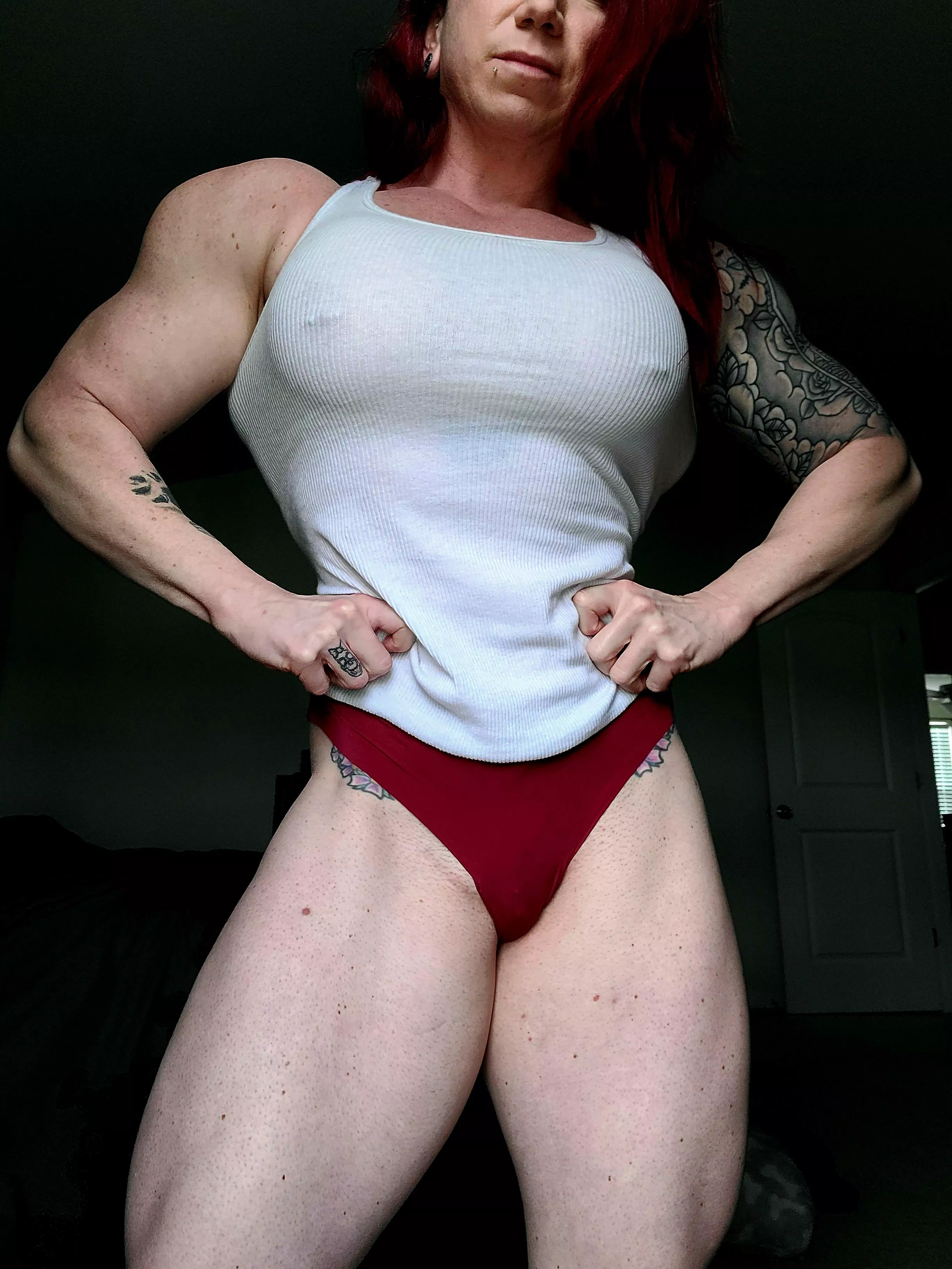 Muscle girl thickness ðŸ˜ˆ