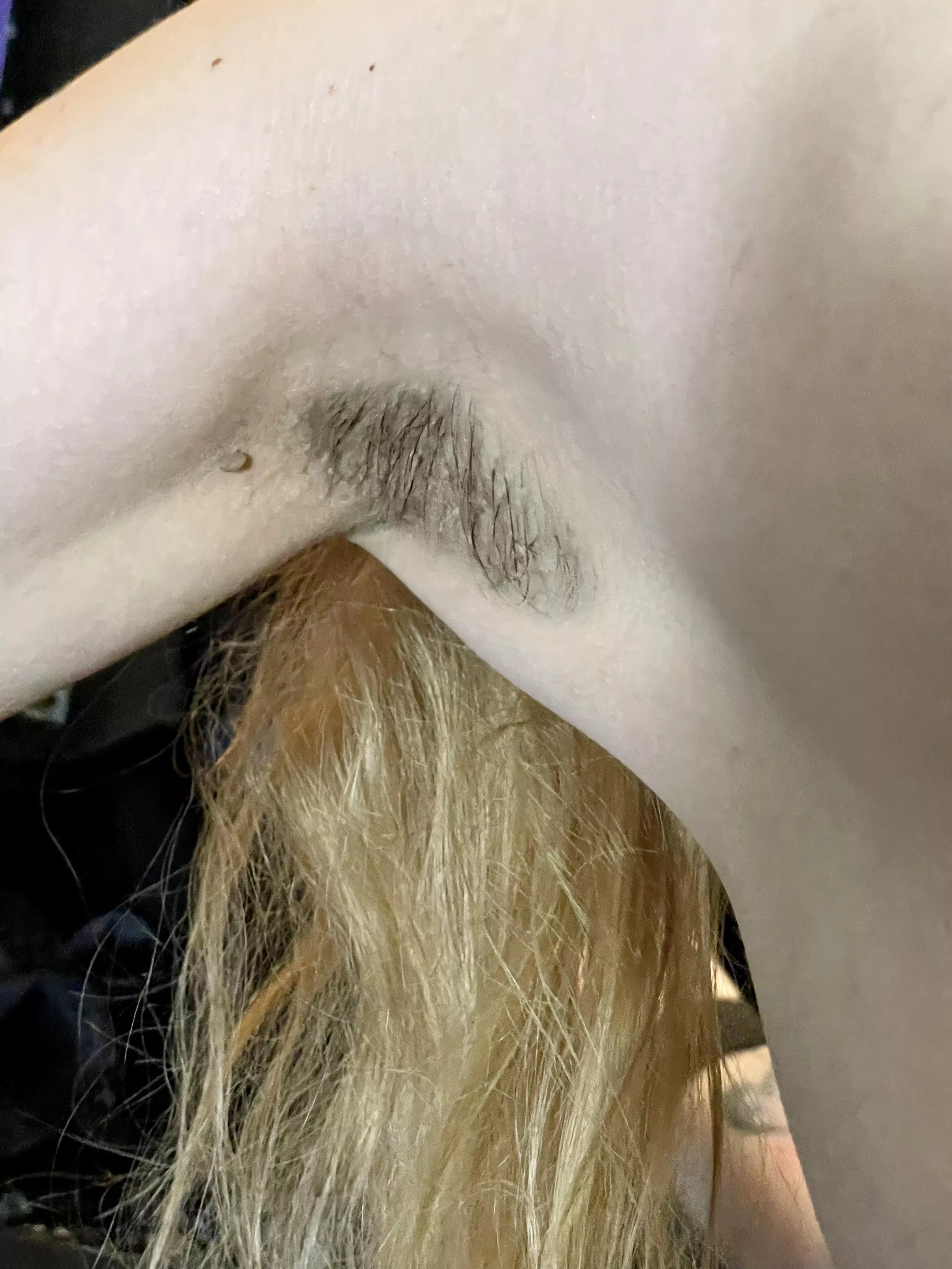 My armpit hair is getting longer and longer 🥰 (F33)