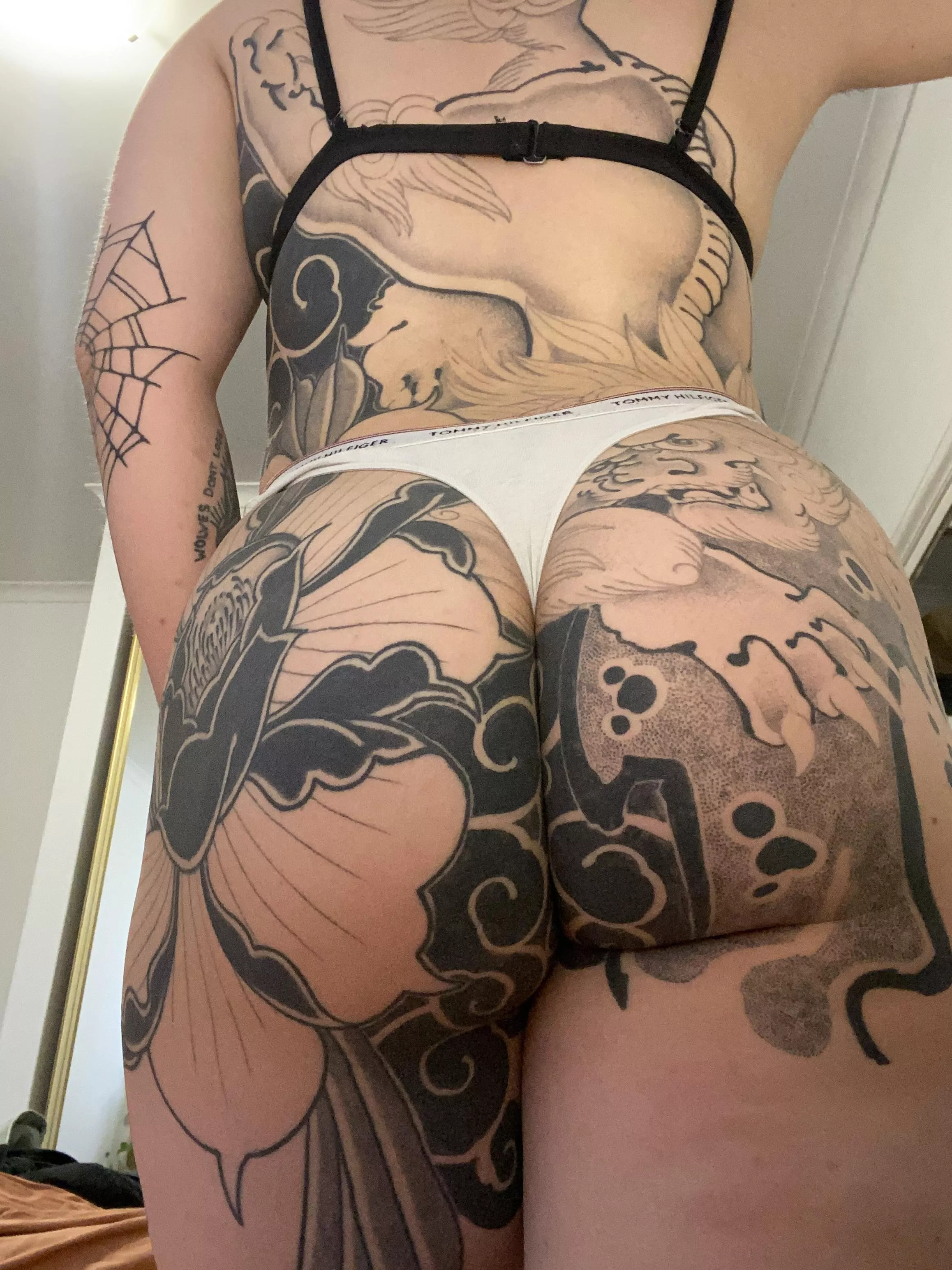 My ass absolutely swallows this tattoo 🍑🤦🏼‍♀️