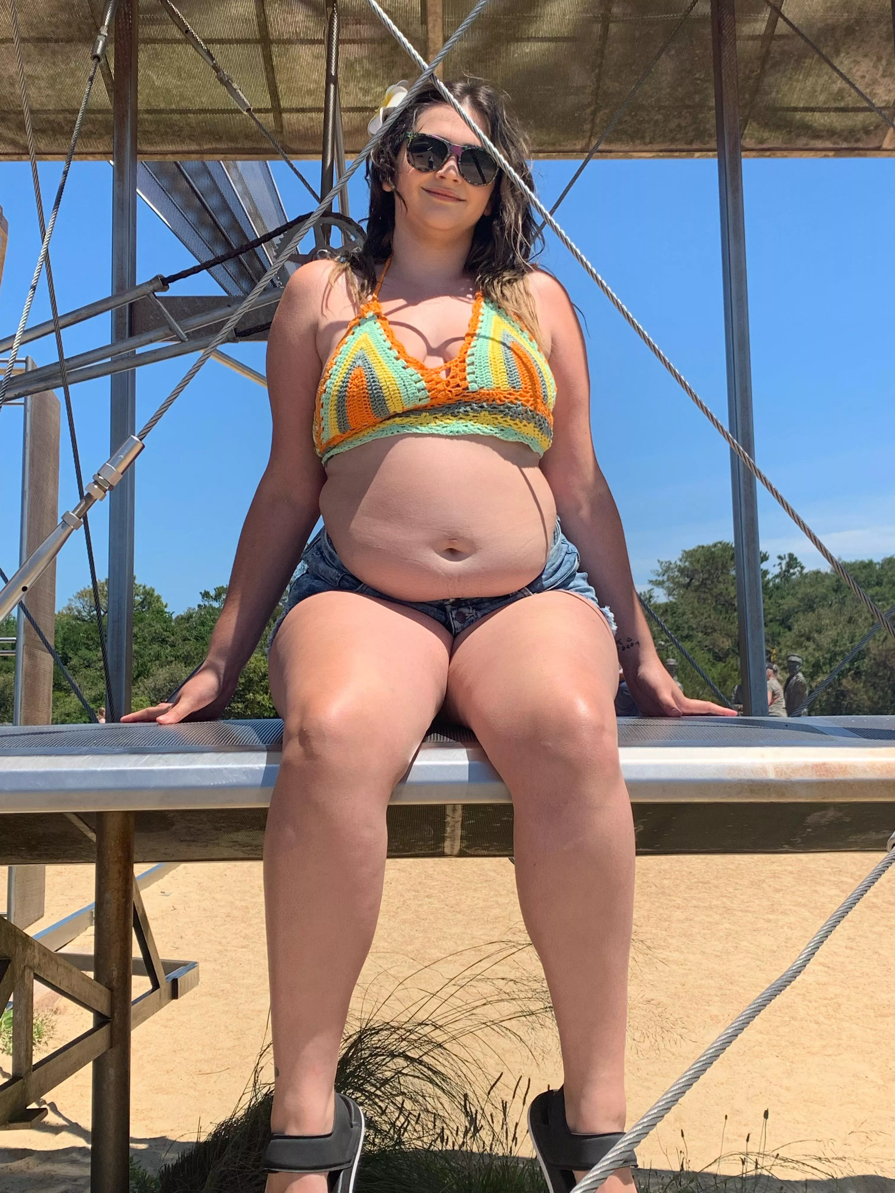 My big ole gut on display for everyone at the Wright Brothers National Memorial 🐋🥰🛫