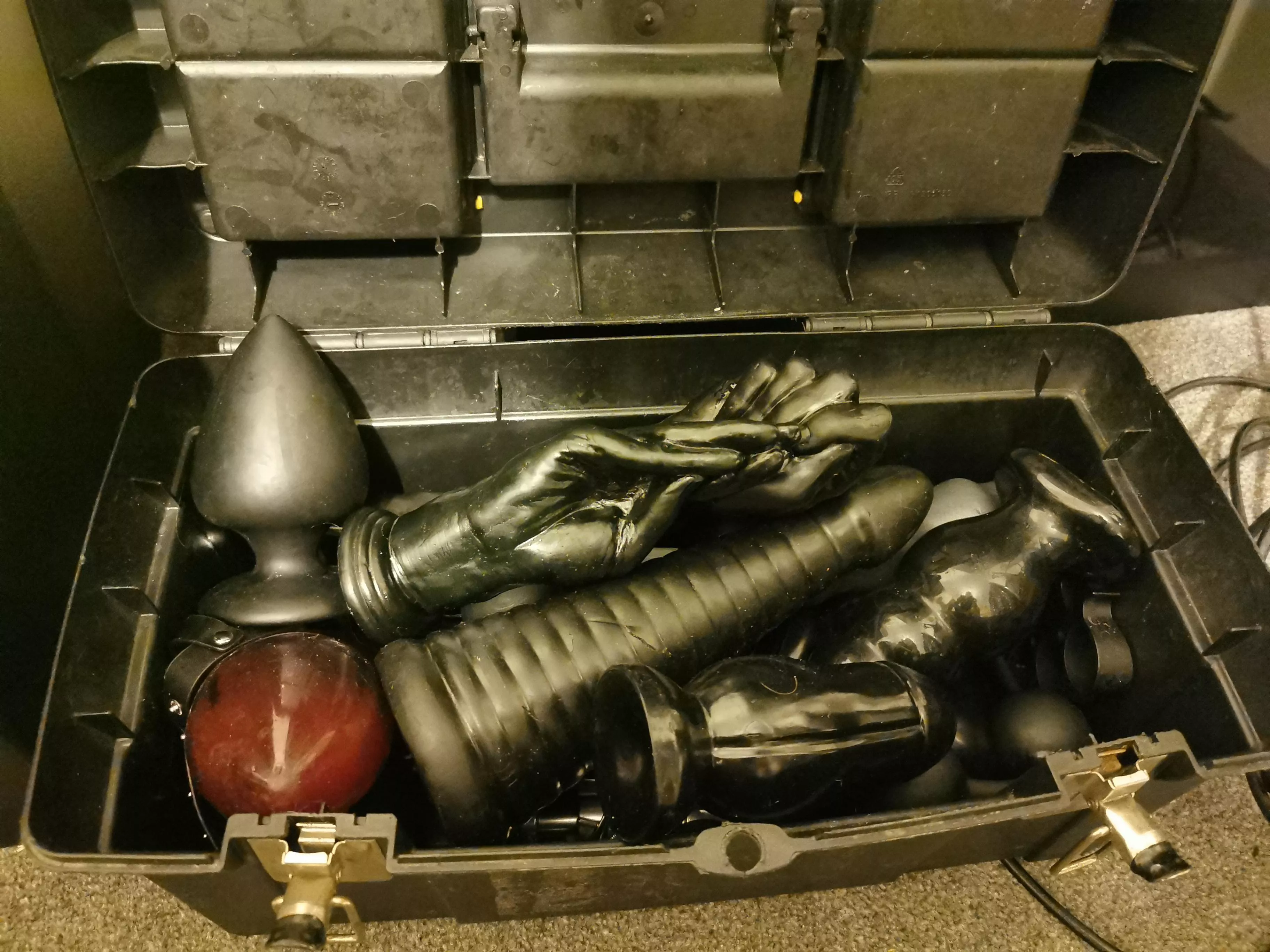 my box of pain /pleasure. what would you like to see inside me ;)