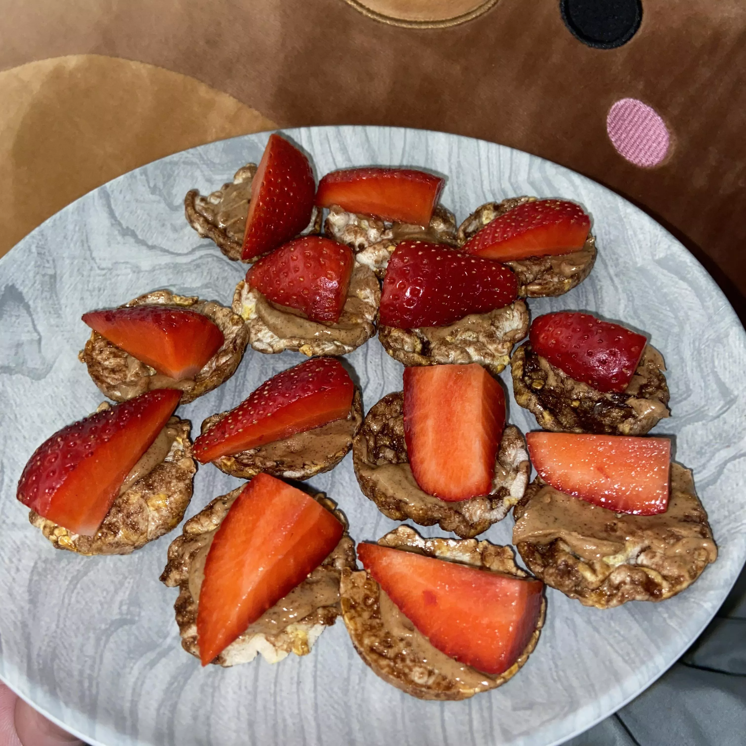 My favorite little snack lately is chocolate rice cakes with almond butter & strawberries! Last Wednesday I fell & hurt my ankle + tore up my knee, but Iâ€™ve been getting taken care of like a princess the whole week while recovering. ðŸ¥²ðŸ“ðŸ‘