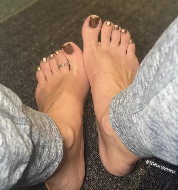 My feet are all yours 😉👣