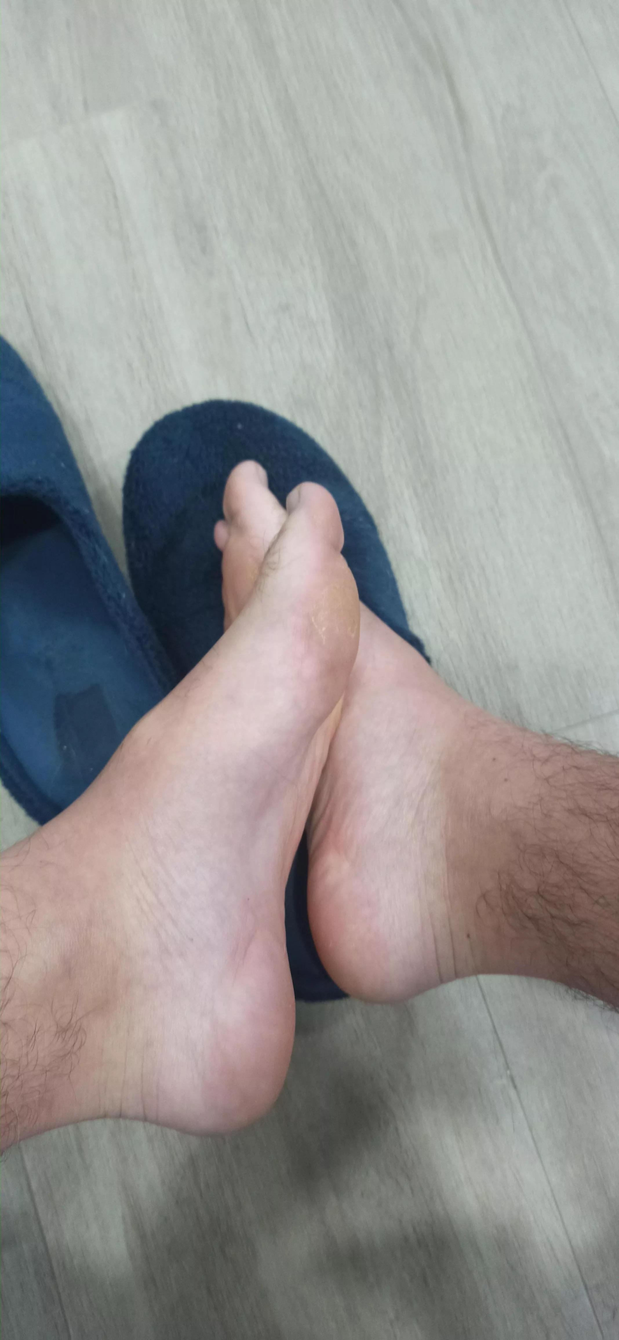 my feet stink a lil bit, anyone wanna clear them?