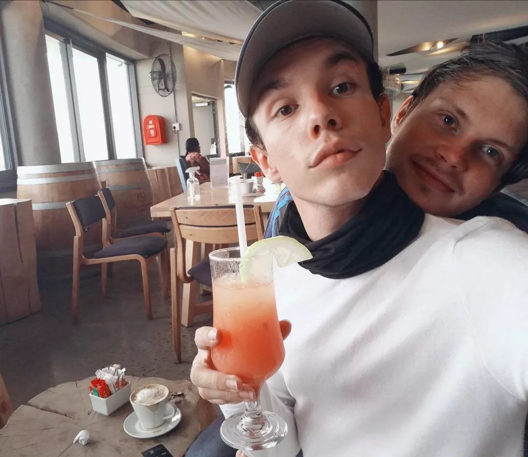 my gay agenda is being cute with my boyfriend and sipping ðŸ¹