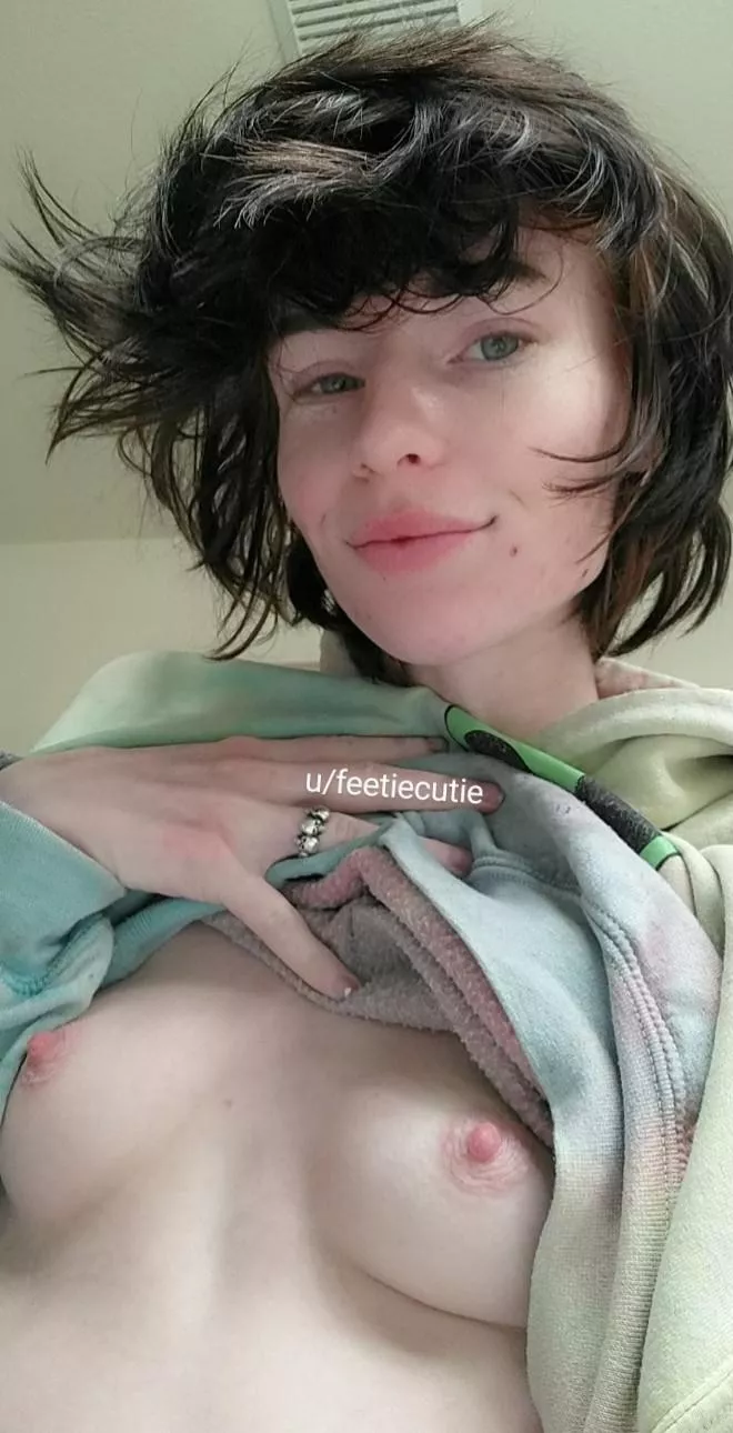 My hairs super messy today, hope you don't mind <3