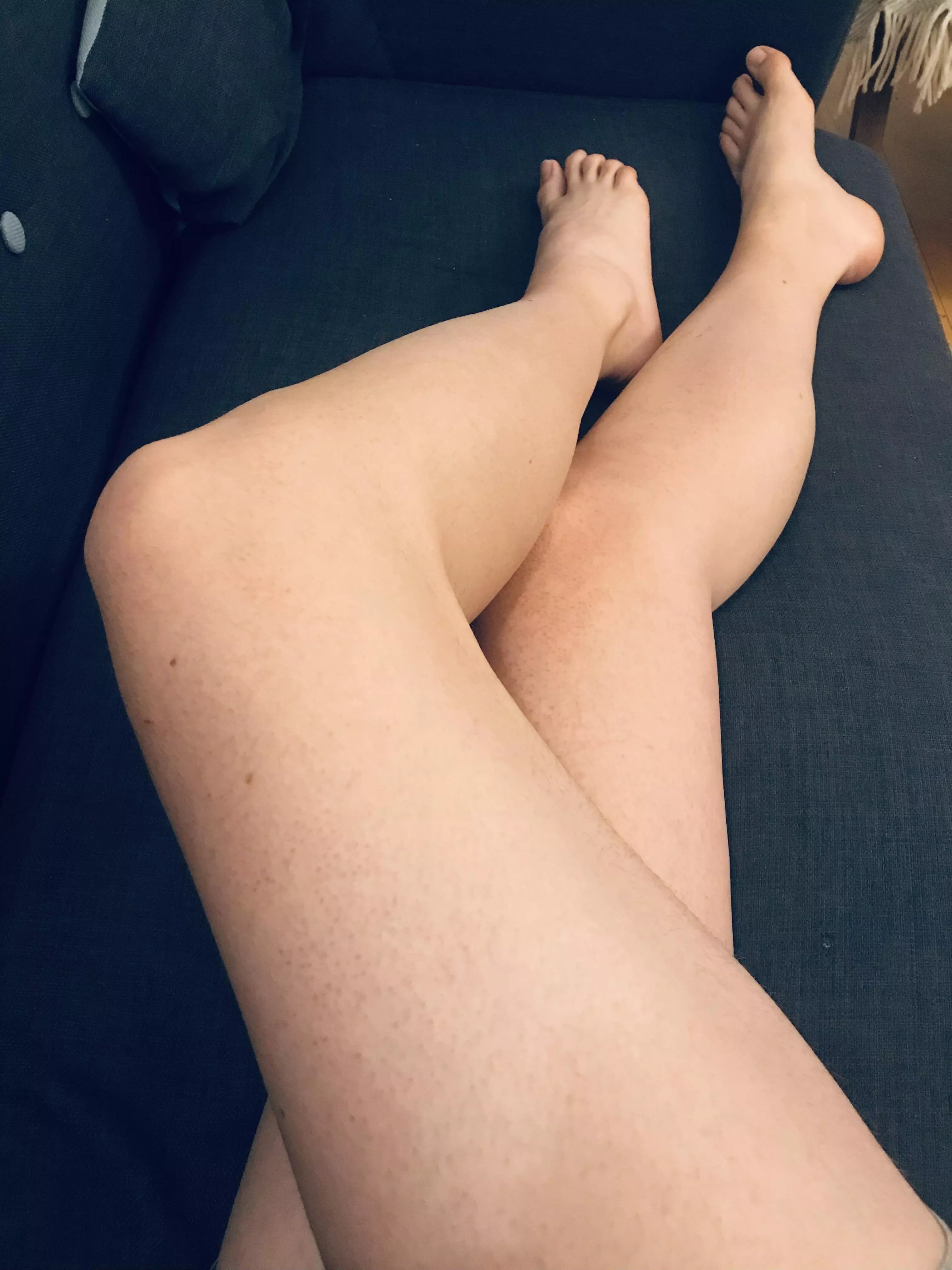 My legs and feet are my favourite feature 🥰 what do you think?