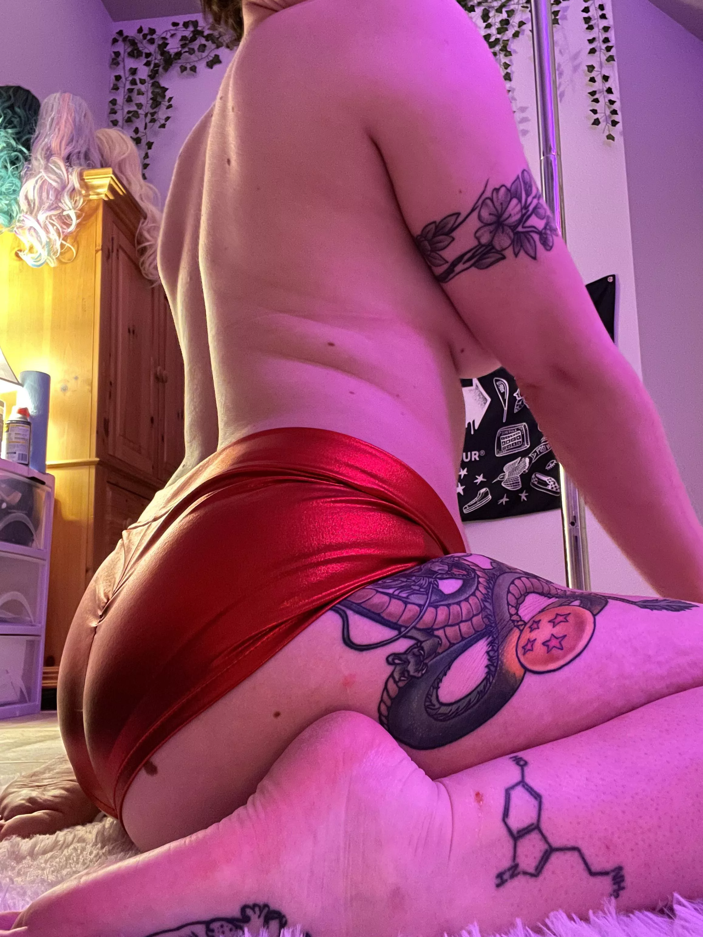 My new booty shorts for pole dancing! I love red :)