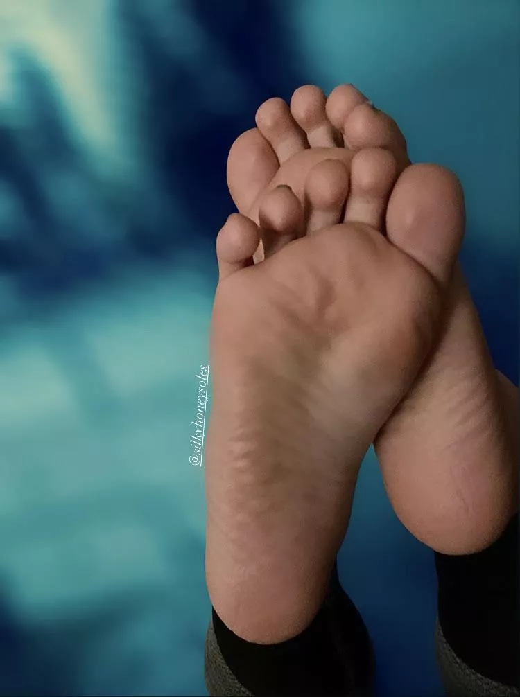 My soles and toes smell so good. Happy Sunday!