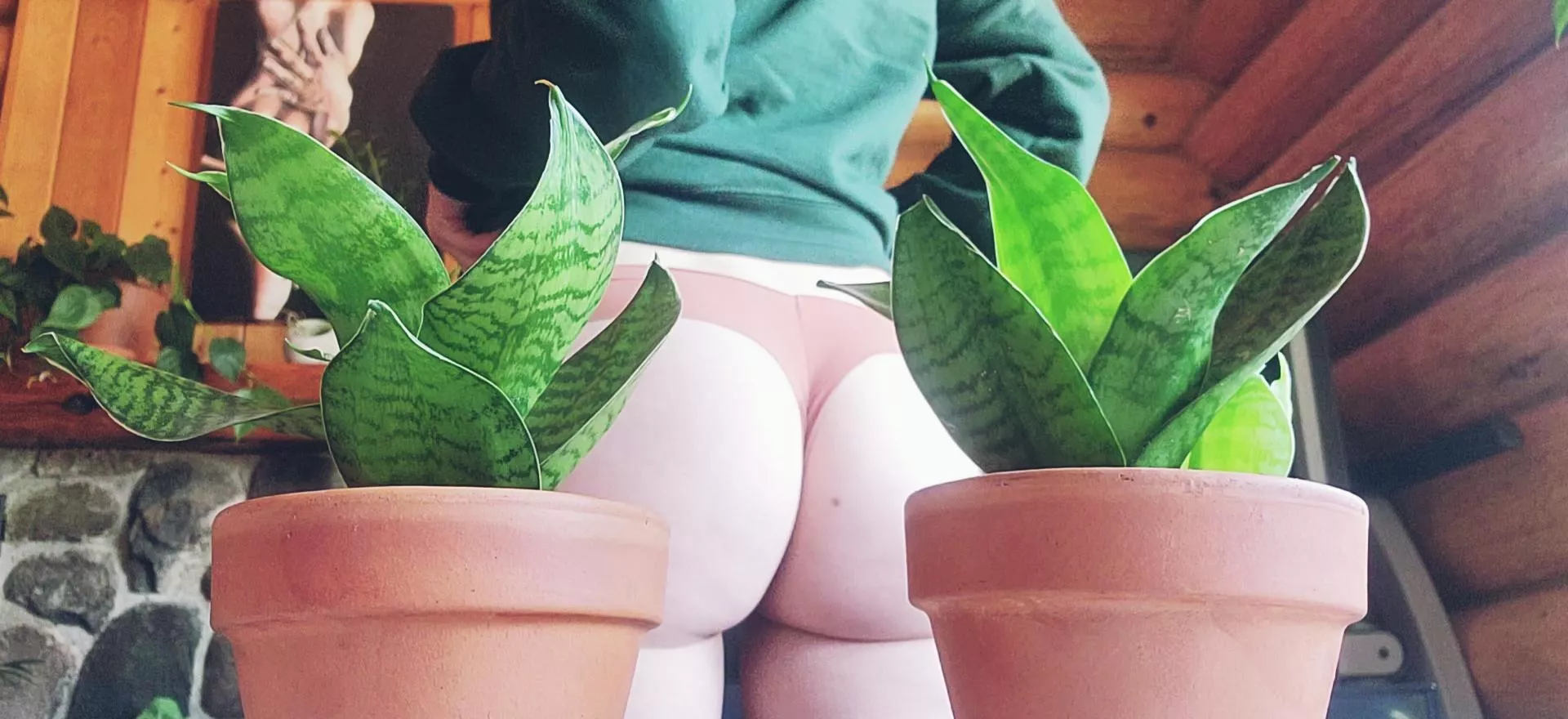 my two favorite things.. booty & plants!