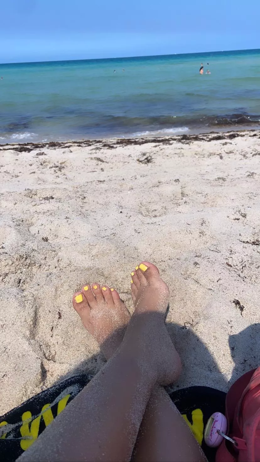 my yellow toes at the beach!